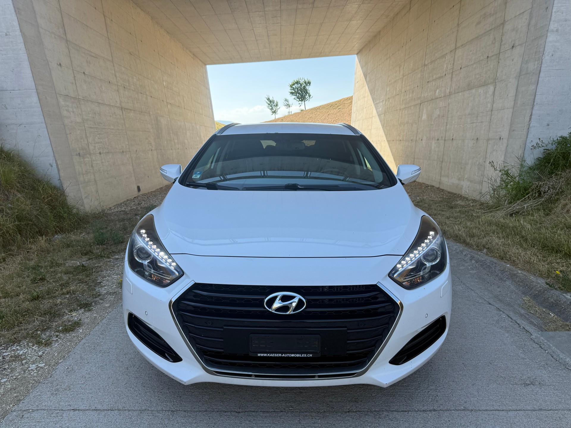 HYUNDAI i40 Wagon 1.7 CRDI Amplia-image-0