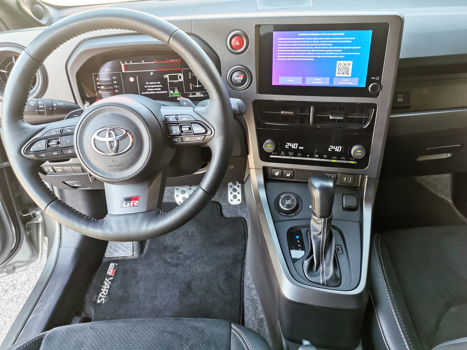 TOYOTA Yaris 1.6 GR Sport-image-9