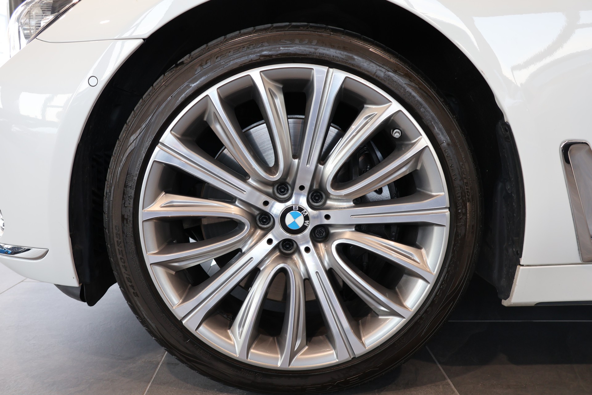 BMW 750i xDrive Steptronic-image-5