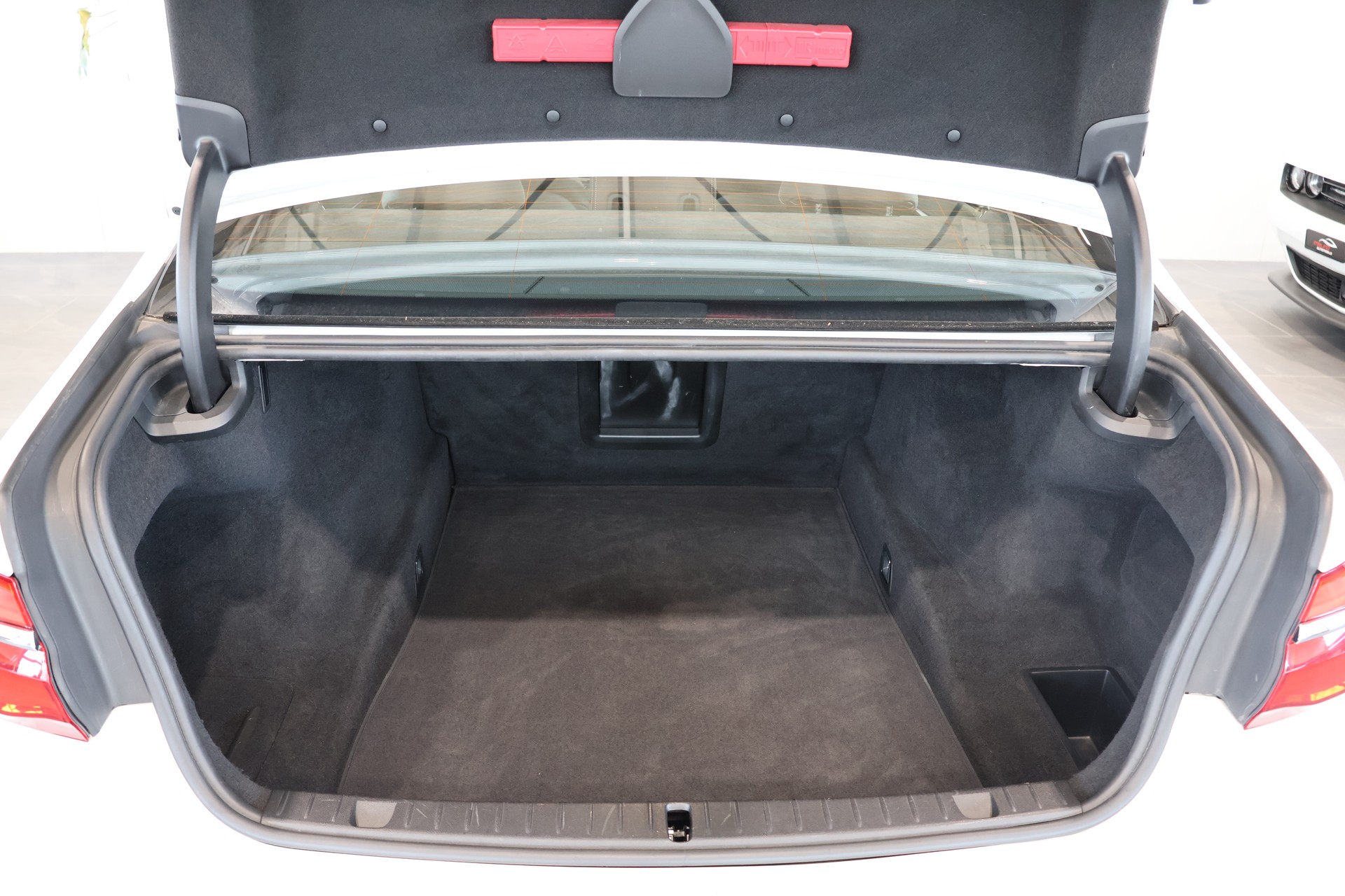 BMW 750i xDrive Steptronic-image-15