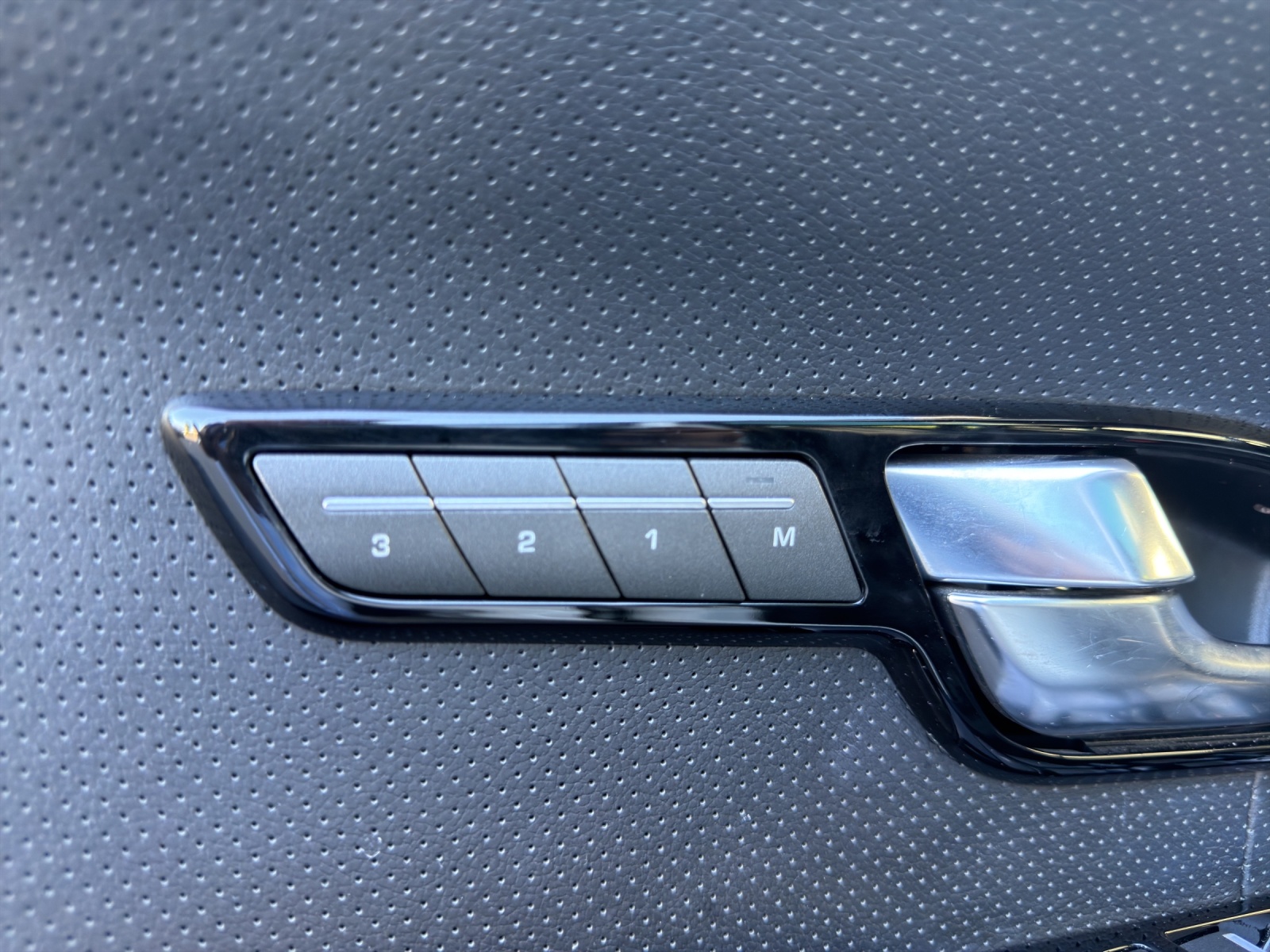 LAND ROVER Range Rover Evoque 2.0 Si4 Pure AT6-image-25