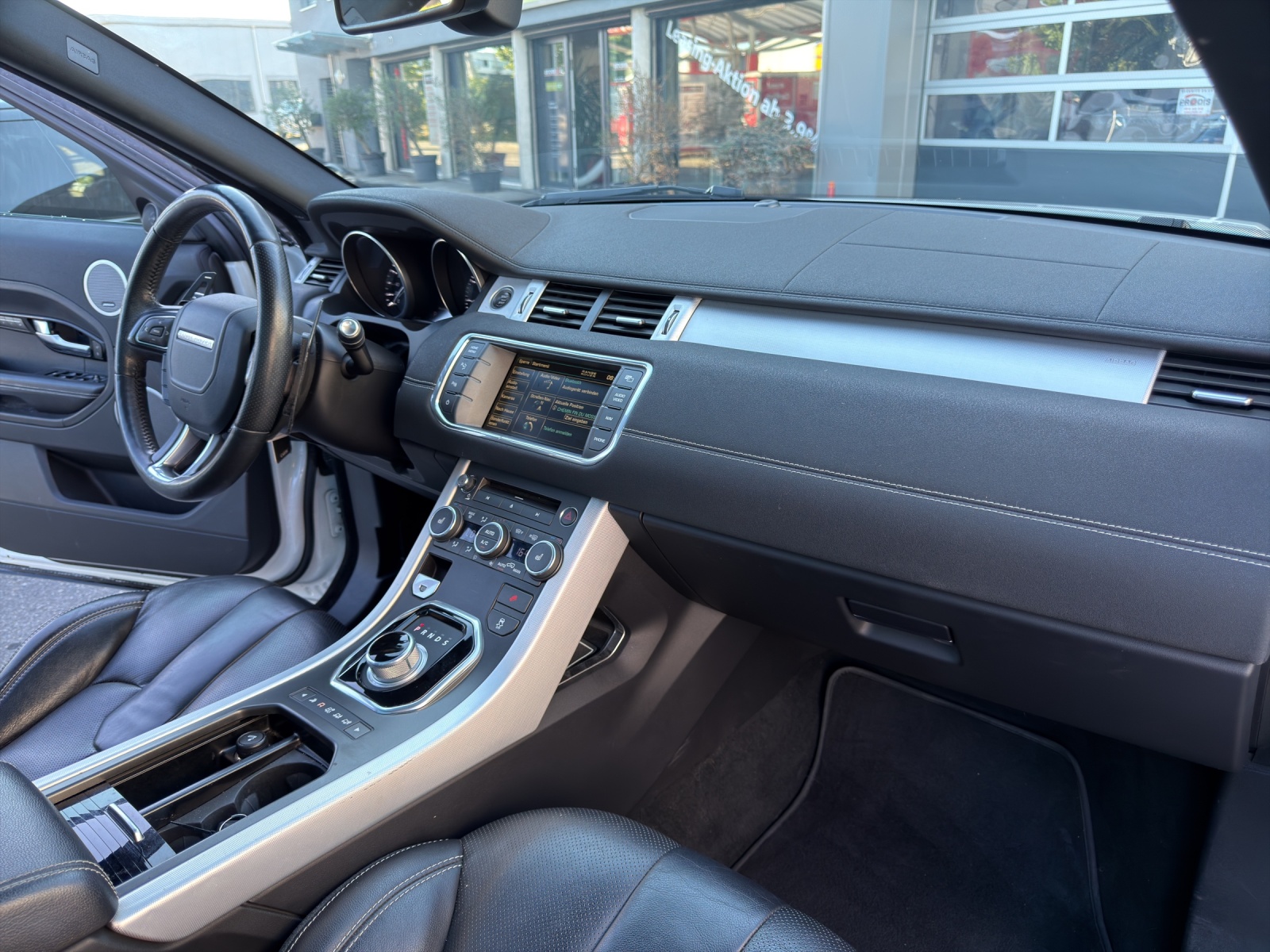 LAND ROVER Range Rover Evoque 2.0 Si4 Pure AT6-image-22