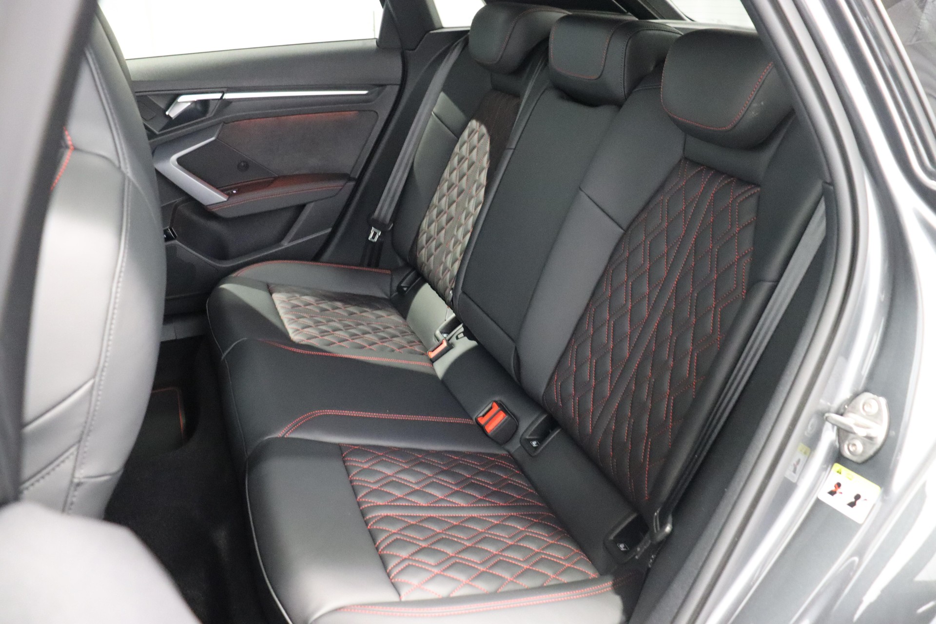 AUDI S3 Sportback 2.0 TFSI quattro S-Tronic-image-10