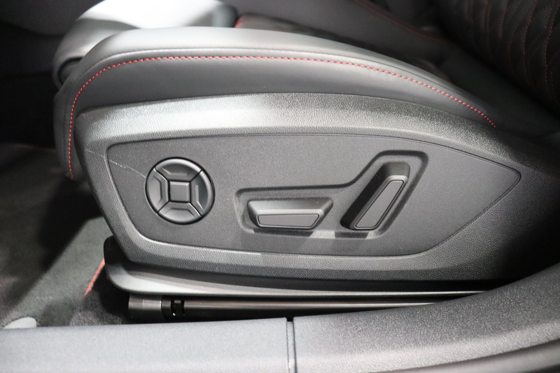 AUDI S3 Sportback 2.0 TFSI quattro S-Tronic-image-13