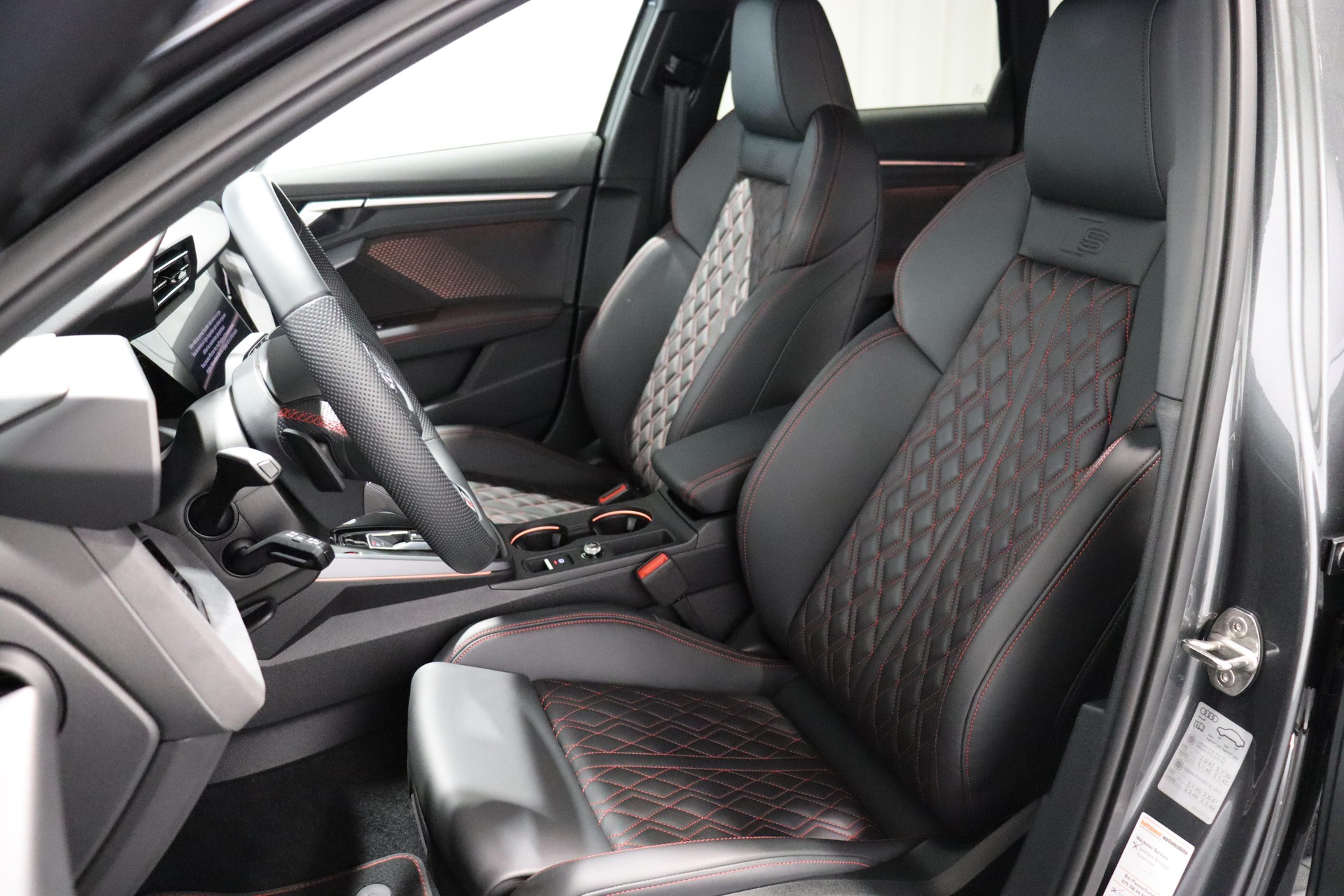 AUDI S3 Sportback 2.0 TFSI quattro S-Tronic-image-8