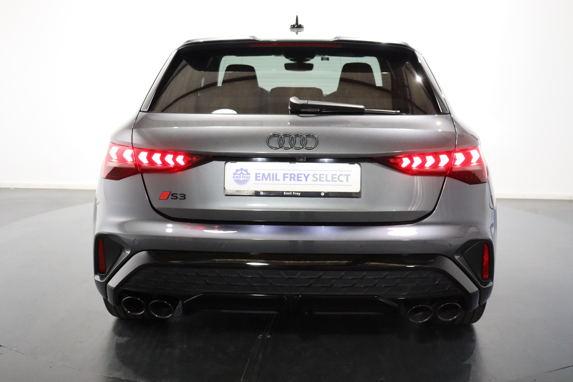 AUDI S3 Sportback 2.0 TFSI quattro S-Tronic-image-2