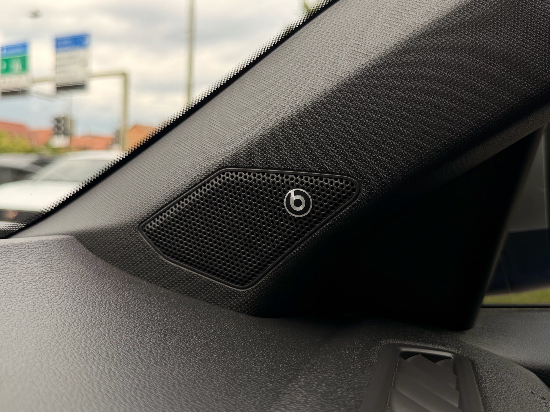 VW T-Roc 2.0 TSI DSG 300PS 4MOTION R *** BEATS SOUND & TOTWINKEL ***-image-26