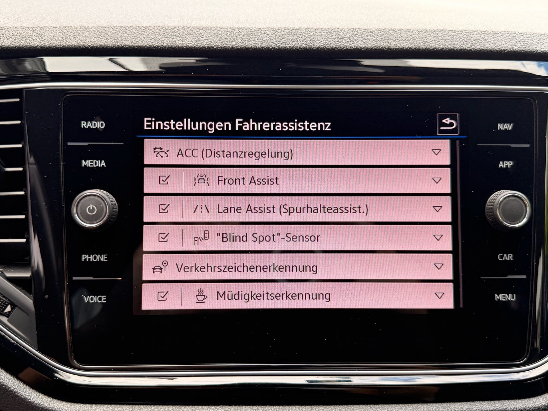 VW T-Roc 2.0 TSI DSG 300PS 4MOTION R *** BEATS SOUND & TOTWINKEL ***-image-17