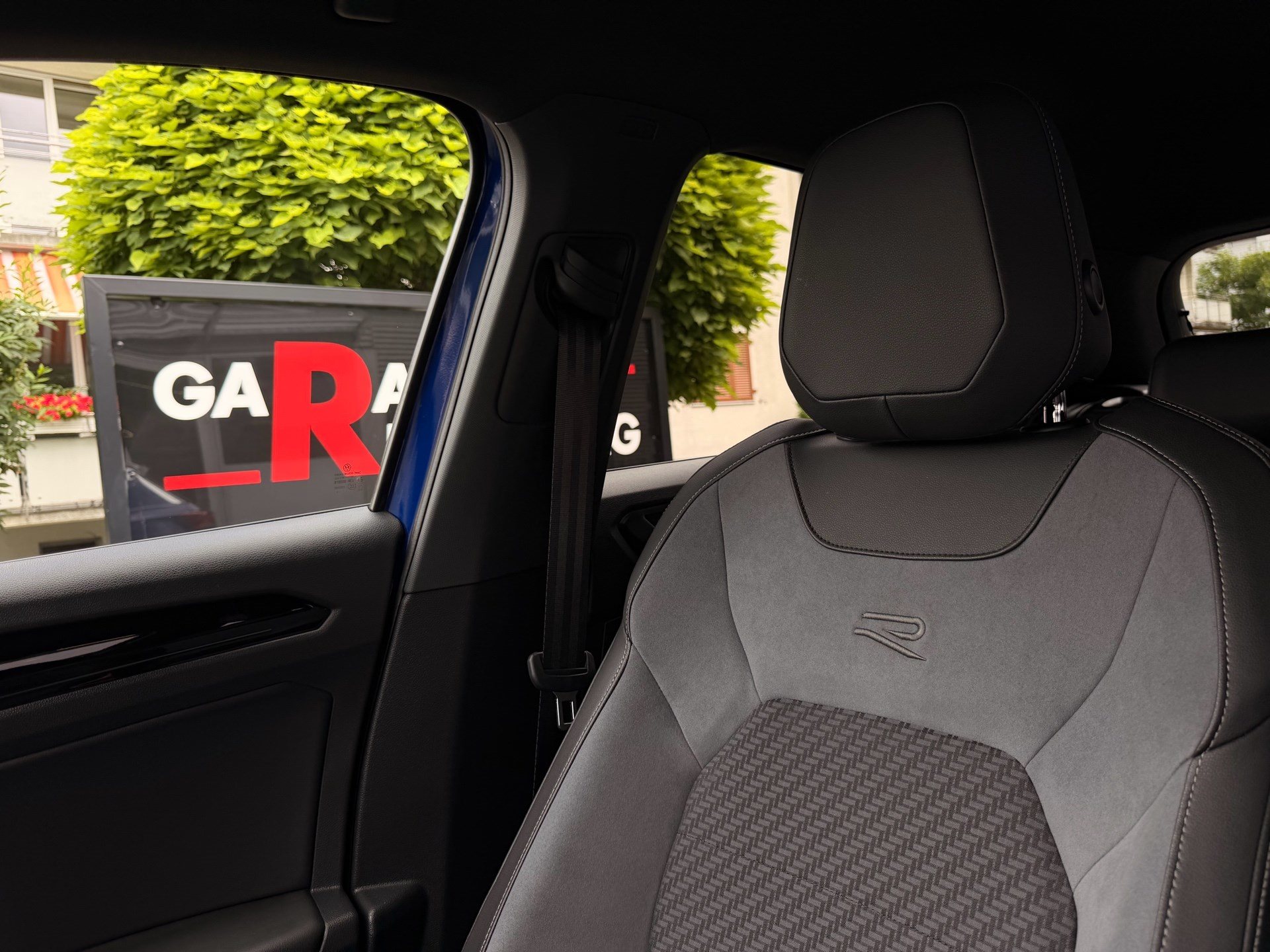 VW T-Roc 2.0 TSI DSG 300PS 4MOTION R *** BEATS SOUND & TOTWINKEL ***-image-27
