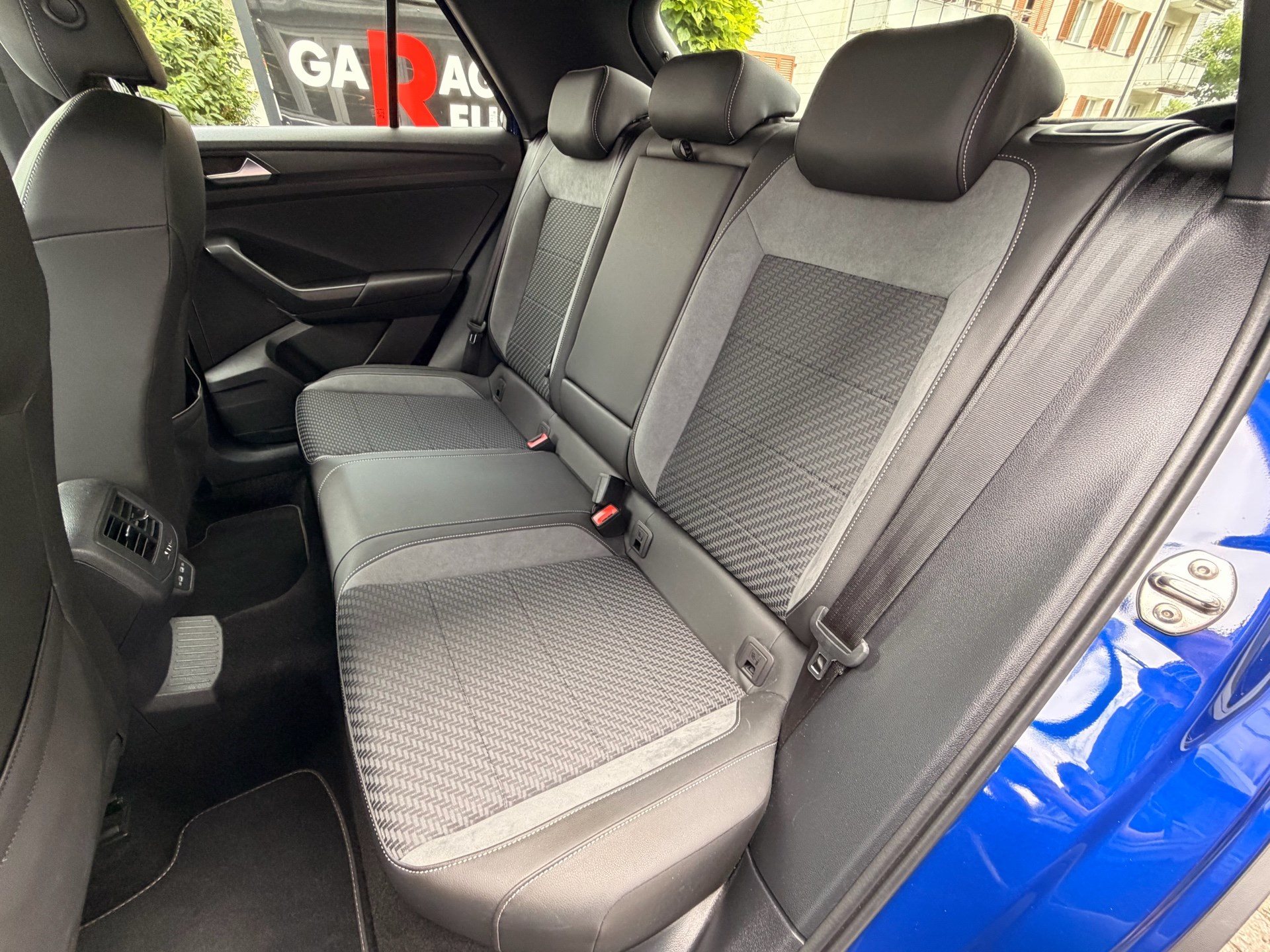 VW T-Roc 2.0 TSI DSG 300PS 4MOTION R *** BEATS SOUND & TOTWINKEL ***-image-28