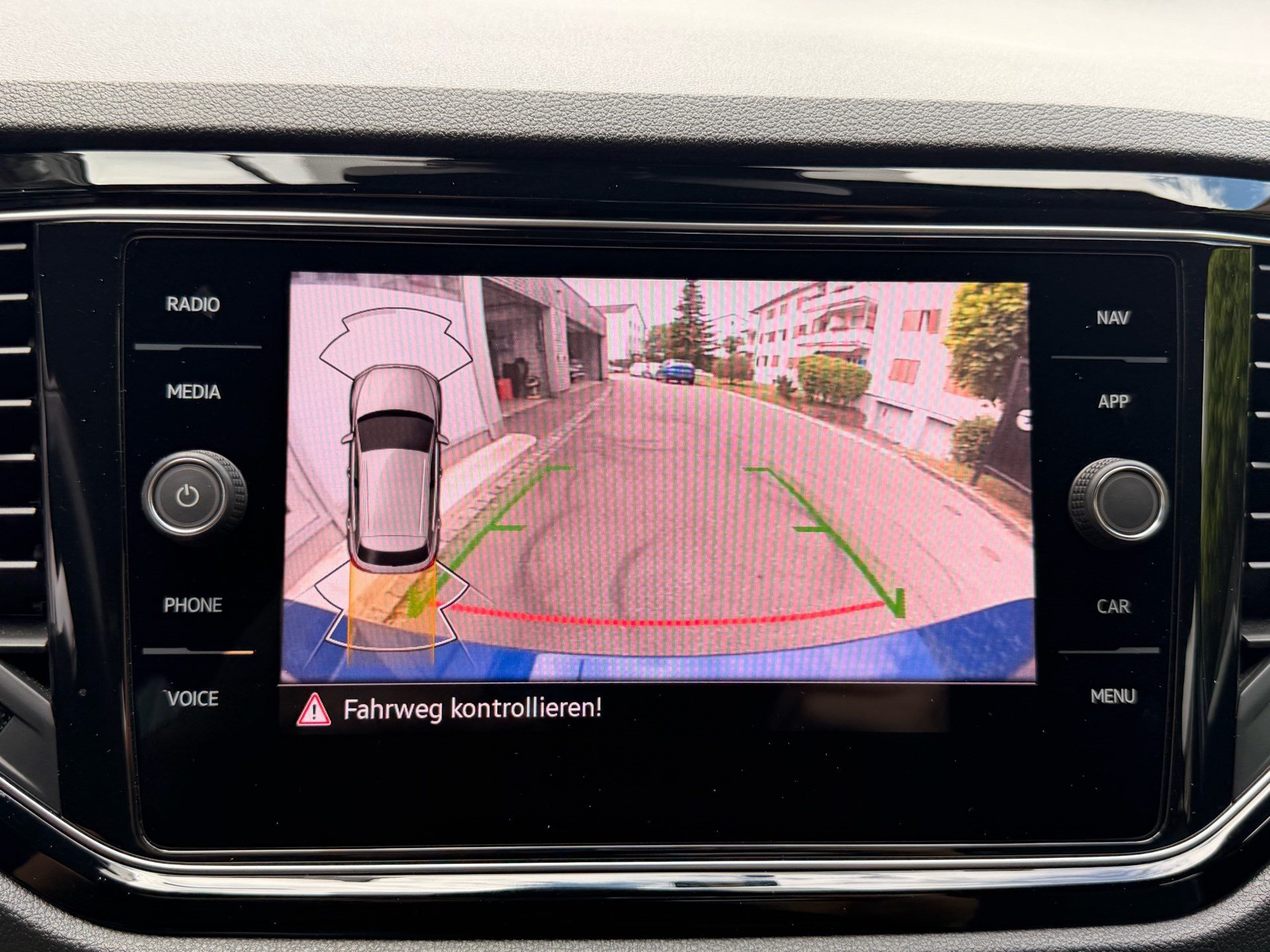 VW T-Roc 2.0 TSI DSG 300PS 4MOTION R *** BEATS SOUND & TOTWINKEL ***-image-18