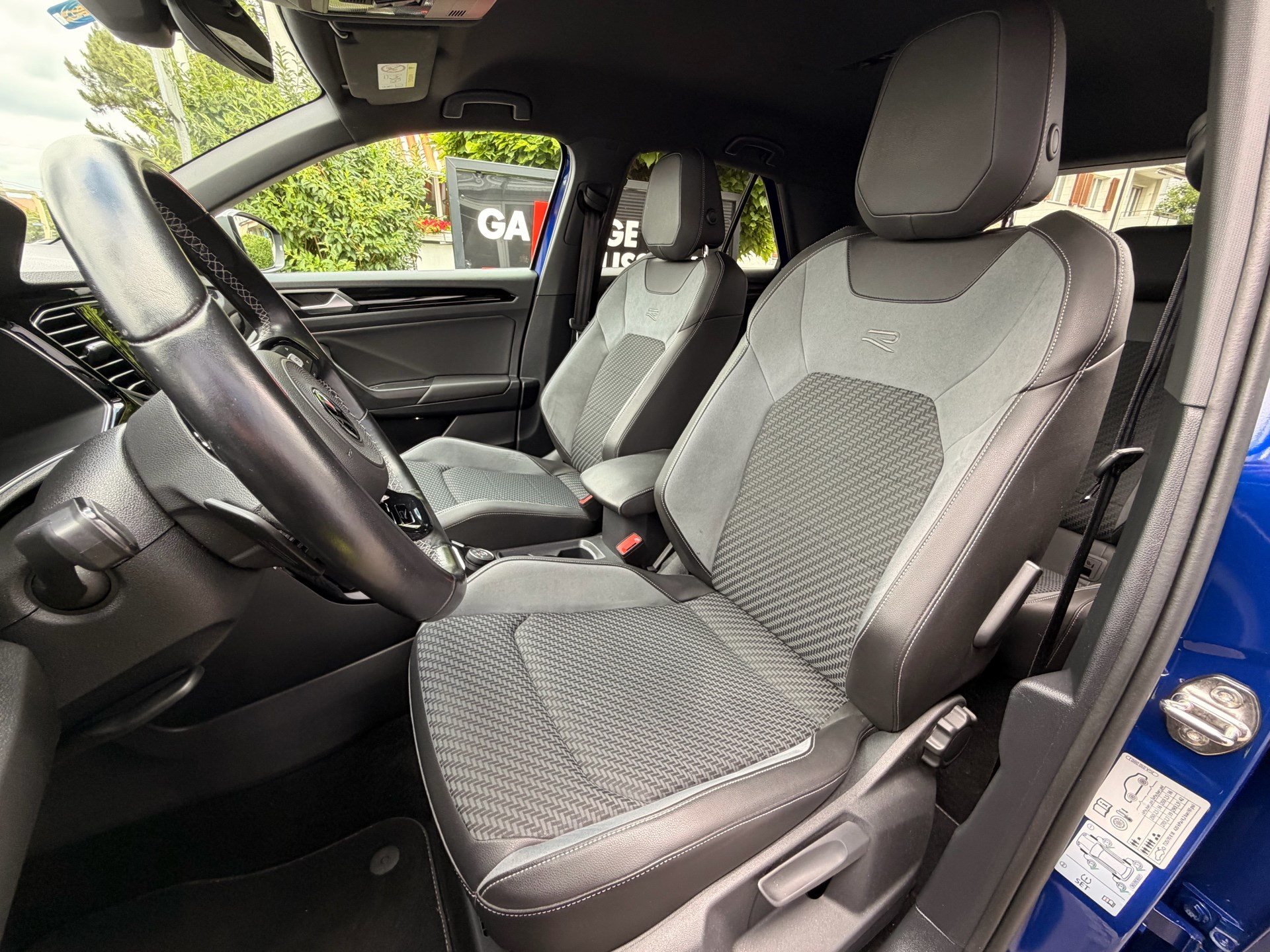 VW T-Roc 2.0 TSI DSG 300PS 4MOTION R *** BEATS SOUND & TOTWINKEL ***-image-8