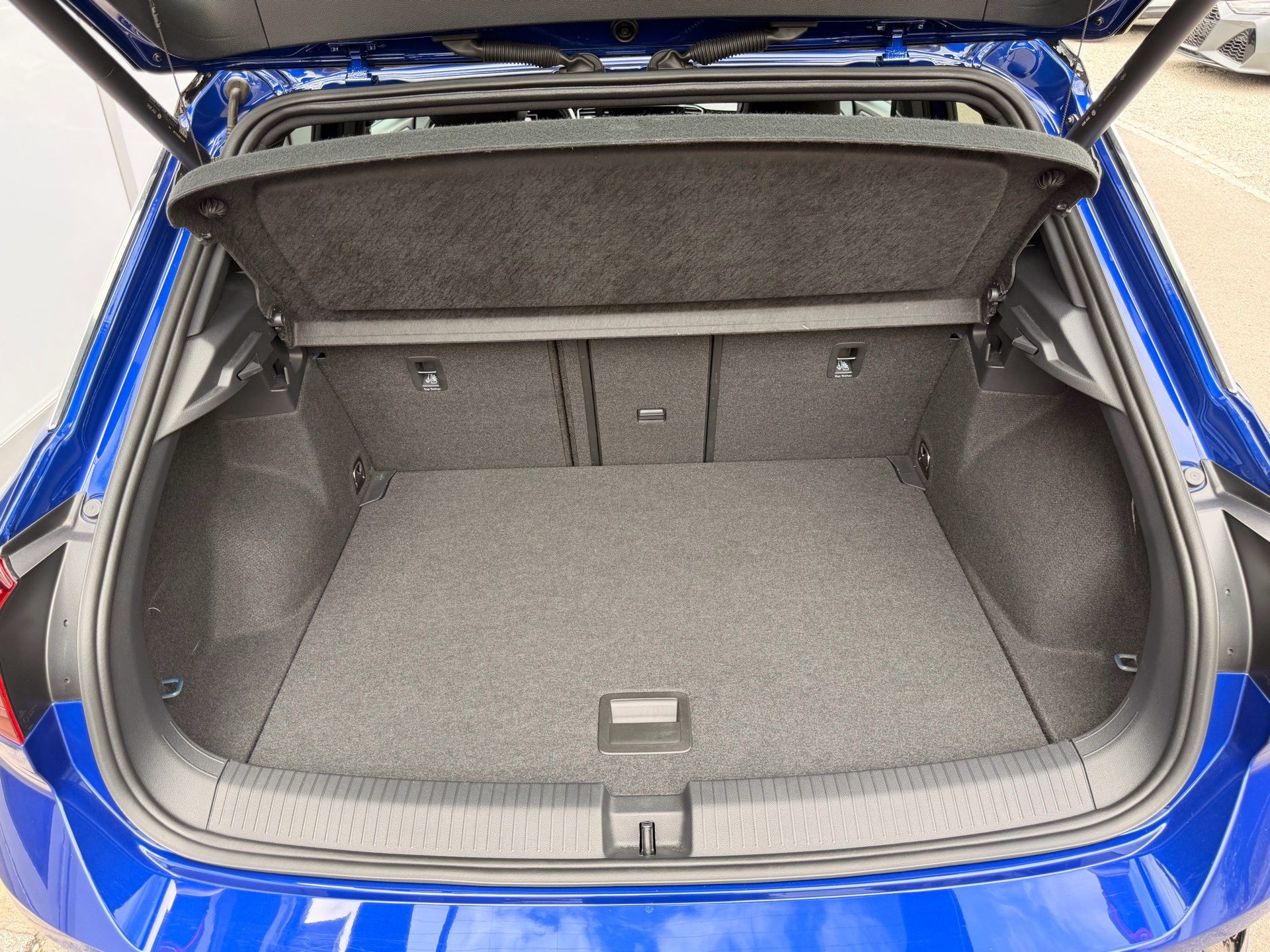 VW T-Roc 2.0 TSI DSG 300PS 4MOTION R *** BEATS SOUND & TOTWINKEL ***-image-29