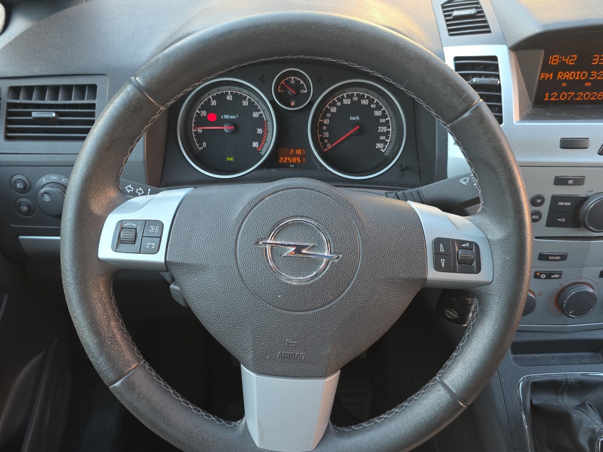OPEL Zafira 2.2i 16V Cosmo-image-12