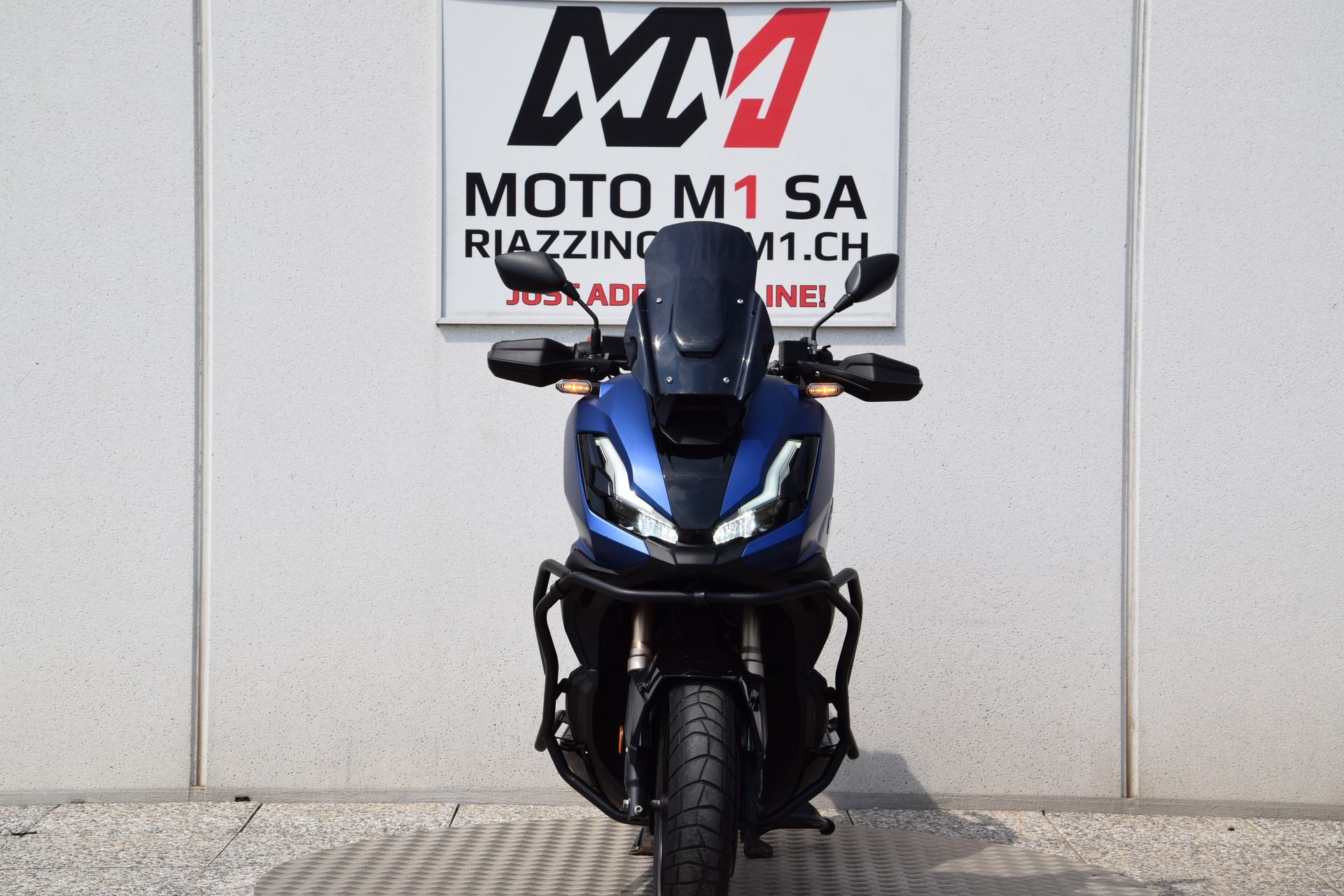 HONDA ADV 350-showroom-element-2