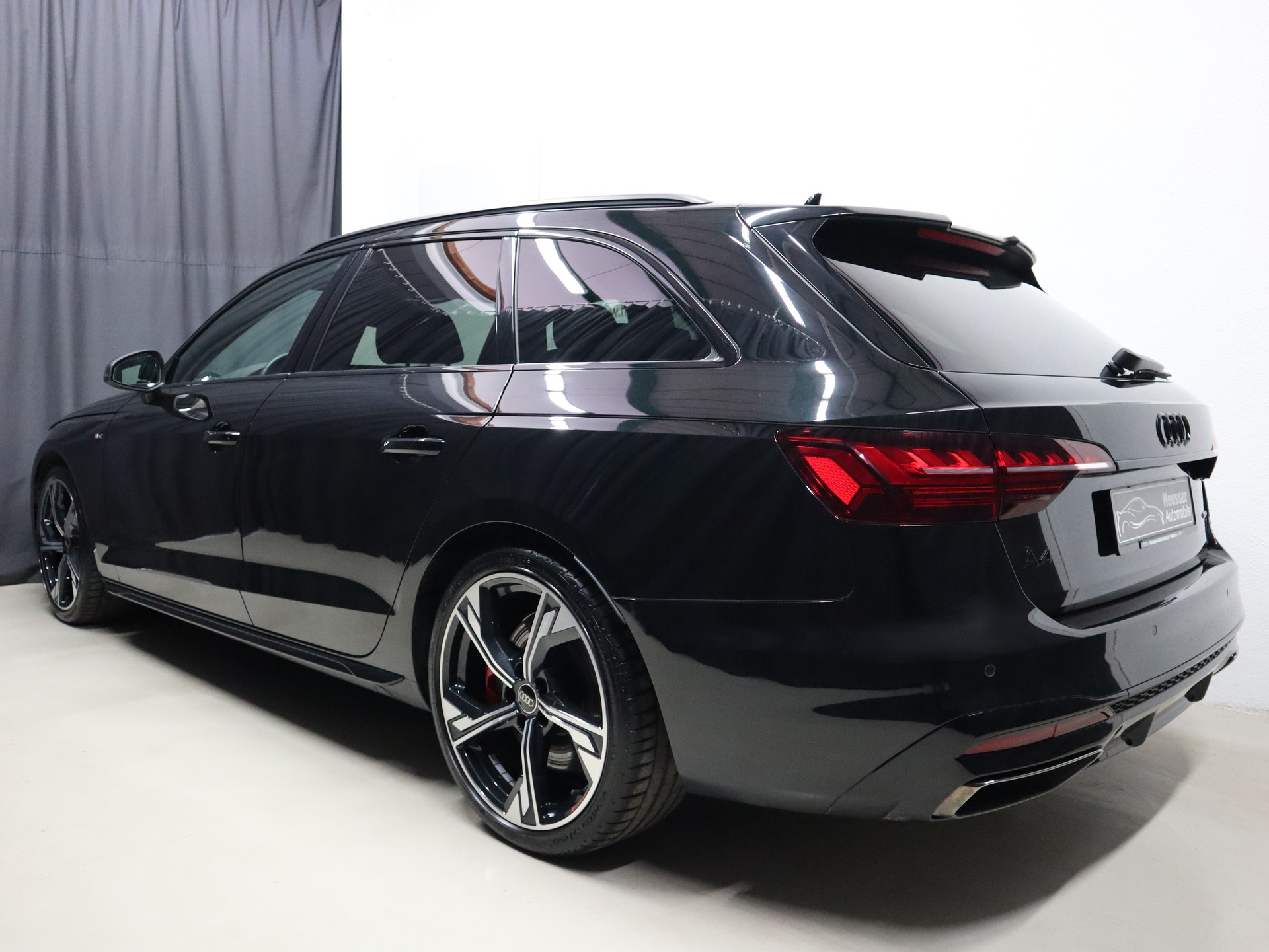 AUDI A4 Avant 45 TFSI S line S-tronic quattro - Competition Edition Plus - Panorama - Navi - Matrix LED - AHK - 265 PS-image-3