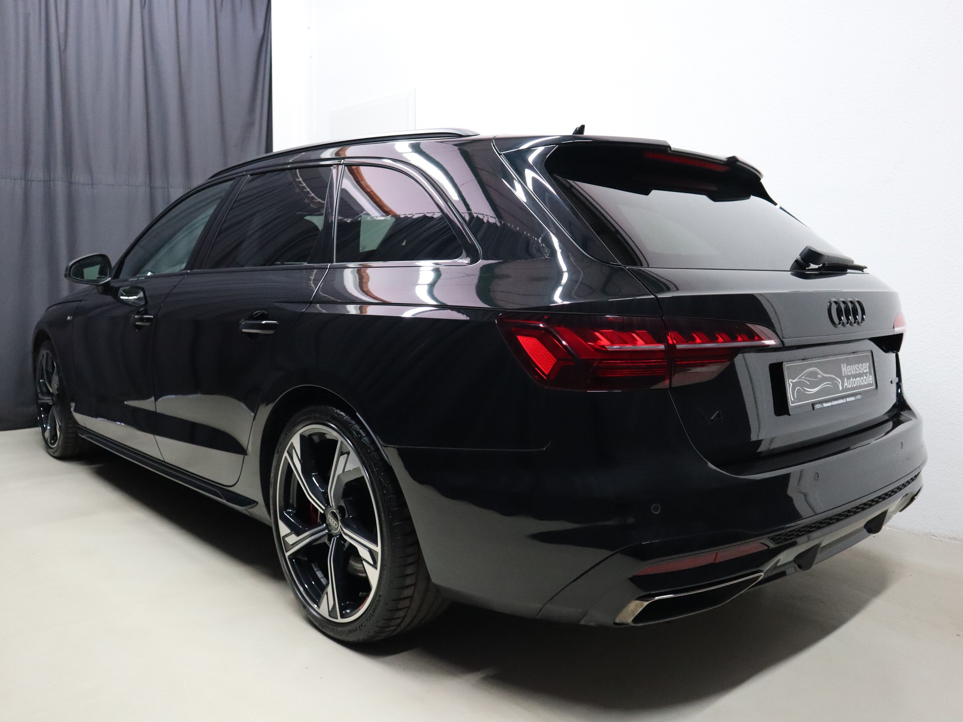 AUDI A4 Avant 45 TFSI S line S-tronic quattro - Competition Edition Plus - Panorama - Navi - Matrix LED - AHK - 265 PS-image-4