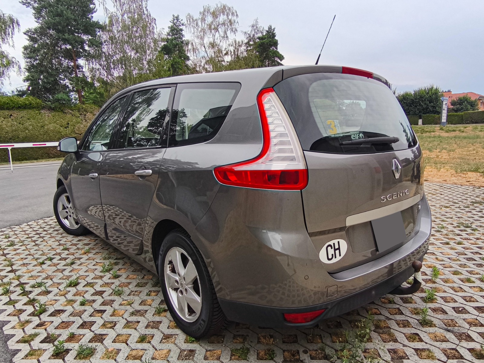 RENAULT Grand Scénic 1.4 16V Turbo Dynamique-image-5