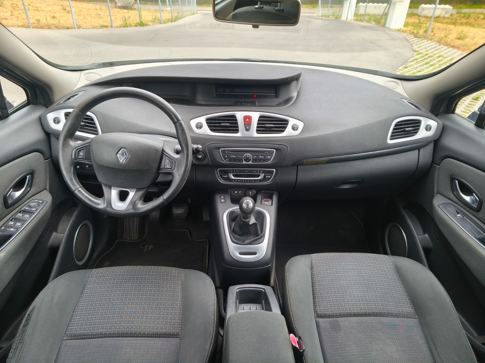 RENAULT Grand Scénic 1.4 16V Turbo Dynamique-image-6