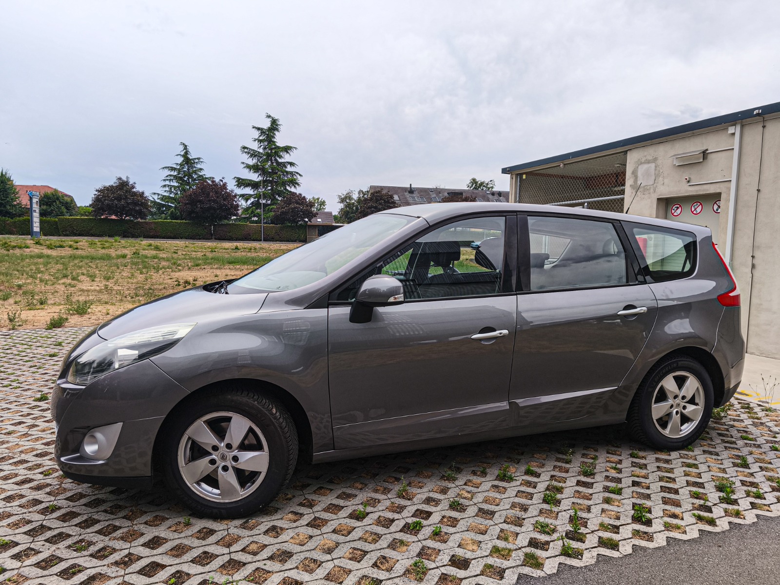 RENAULT Grand Scénic 1.4 16V Turbo Dynamique-image-10