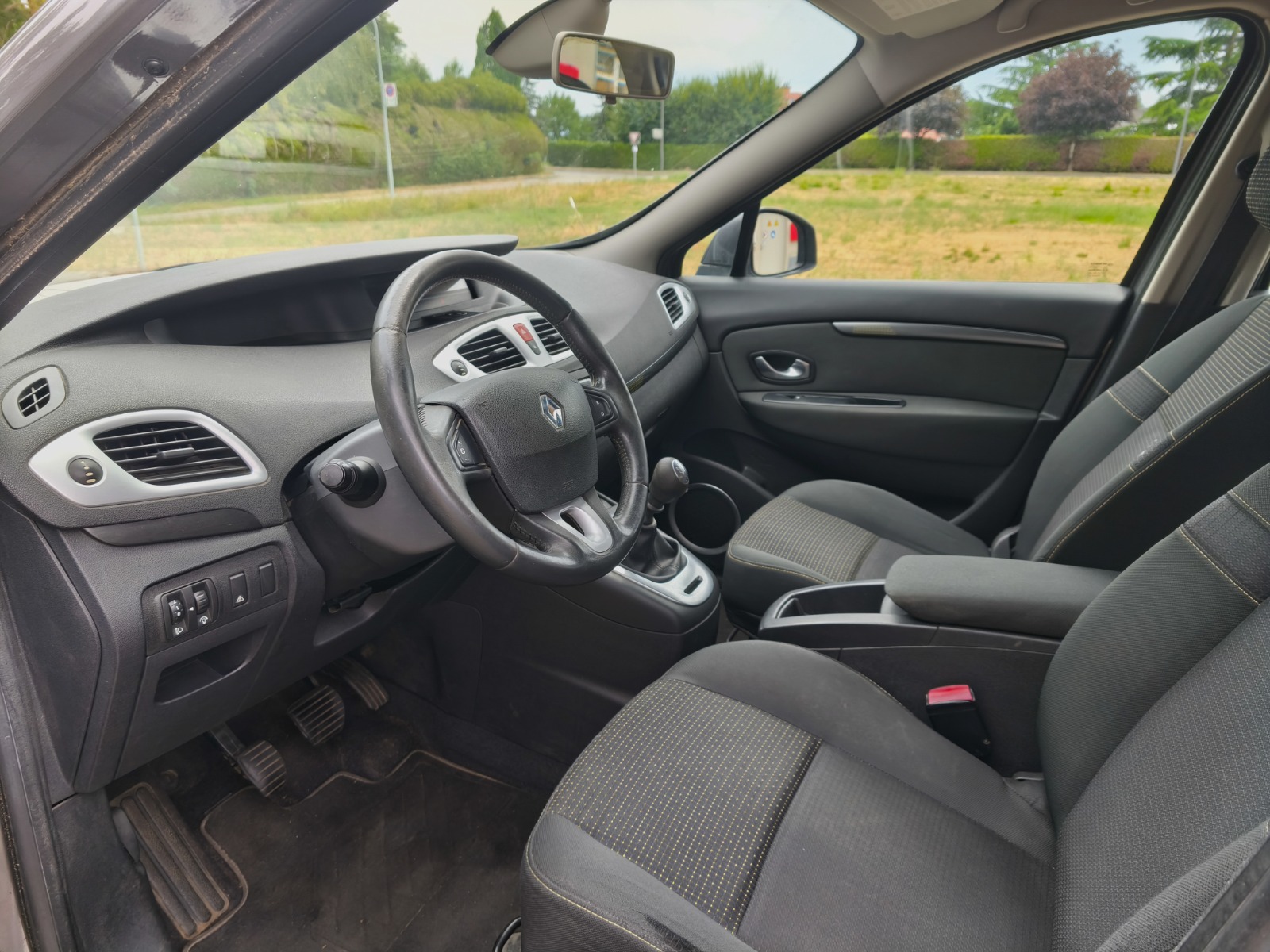 RENAULT Grand Scénic 1.4 16V Turbo Dynamique-image-7
