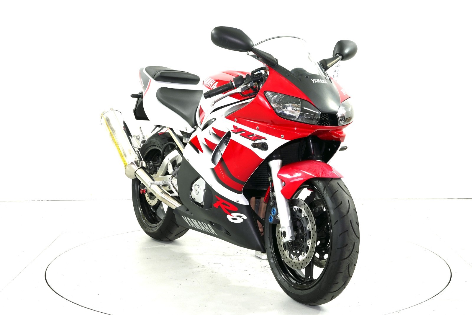 YAMAHA YZF-R6-showroom-element-1