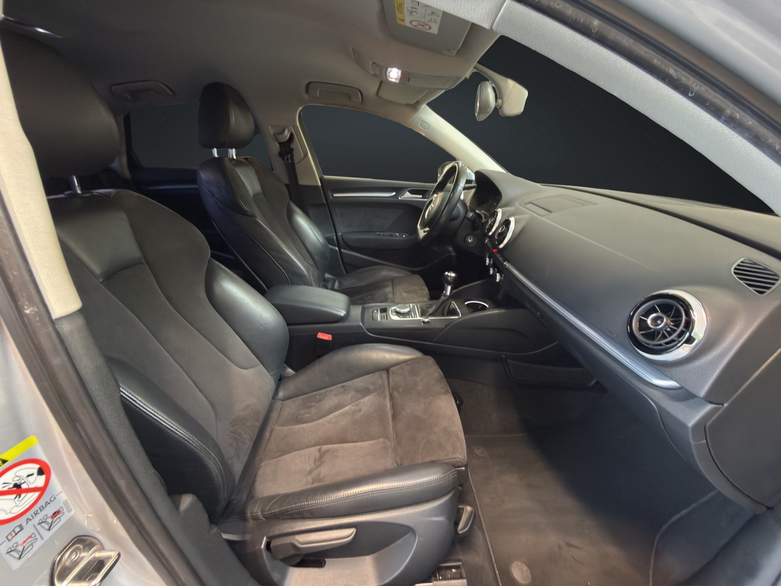 AUDI A3 Limousine 2.0 TDI Ambition-image-12