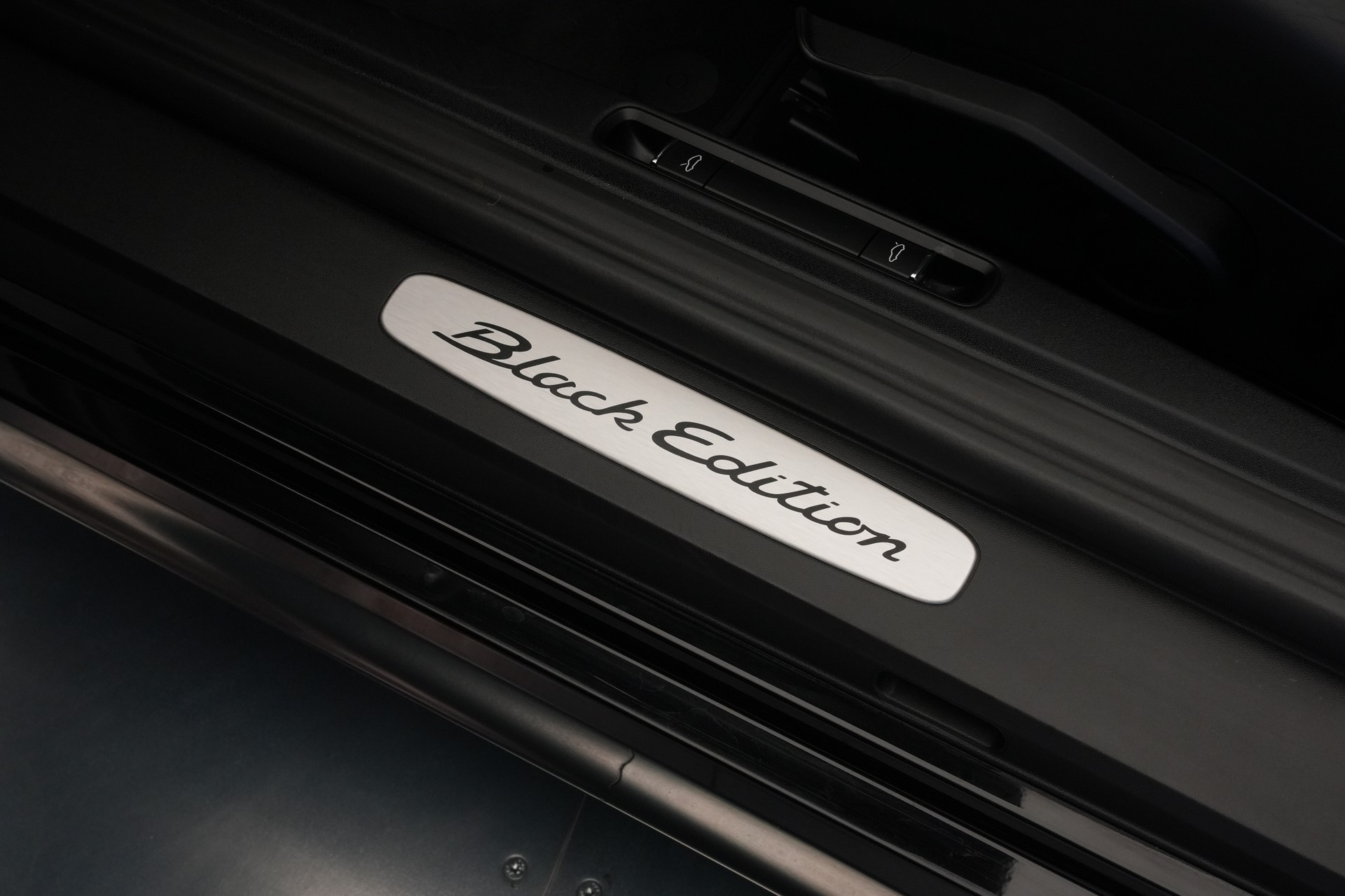 PORSCHE Boxster 2.7 Black Edition PDK *CH-Fahrzeug* *Approved*-image-18