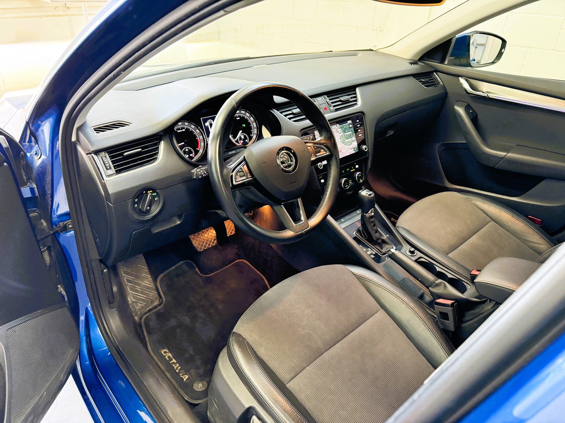 SKODA Octavia Combi 2.0 TDI Style 4x4 DSG-image-5