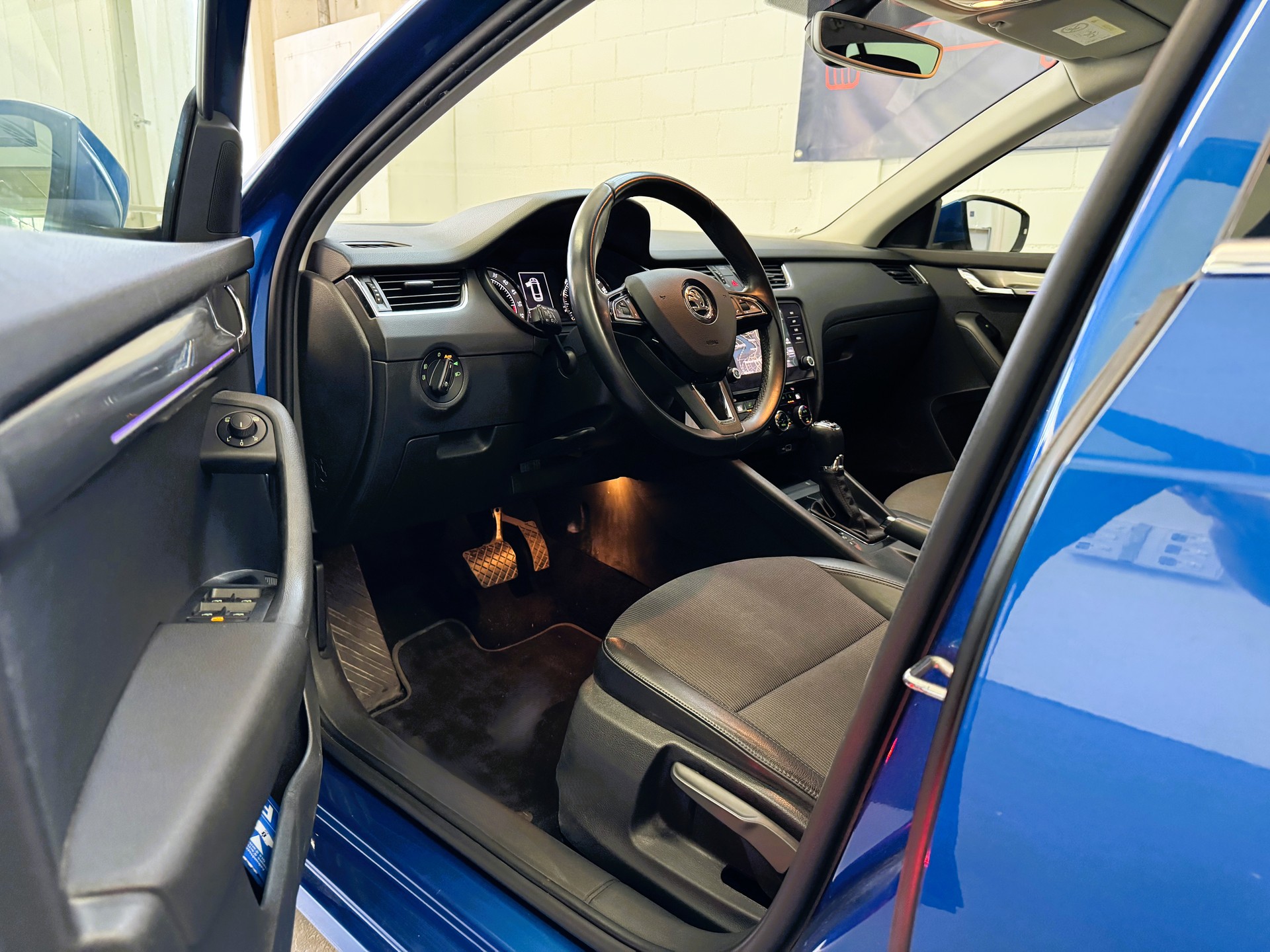 SKODA Octavia Combi 2.0 TDI Style 4x4 DSG-image-4