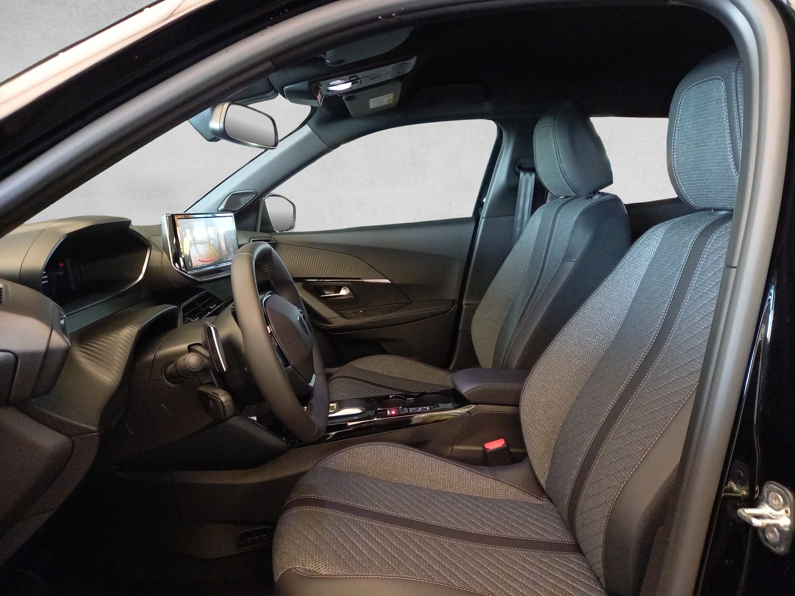 PEUGEOT 2008 1.2 Hybrid Allure Premium-image-14