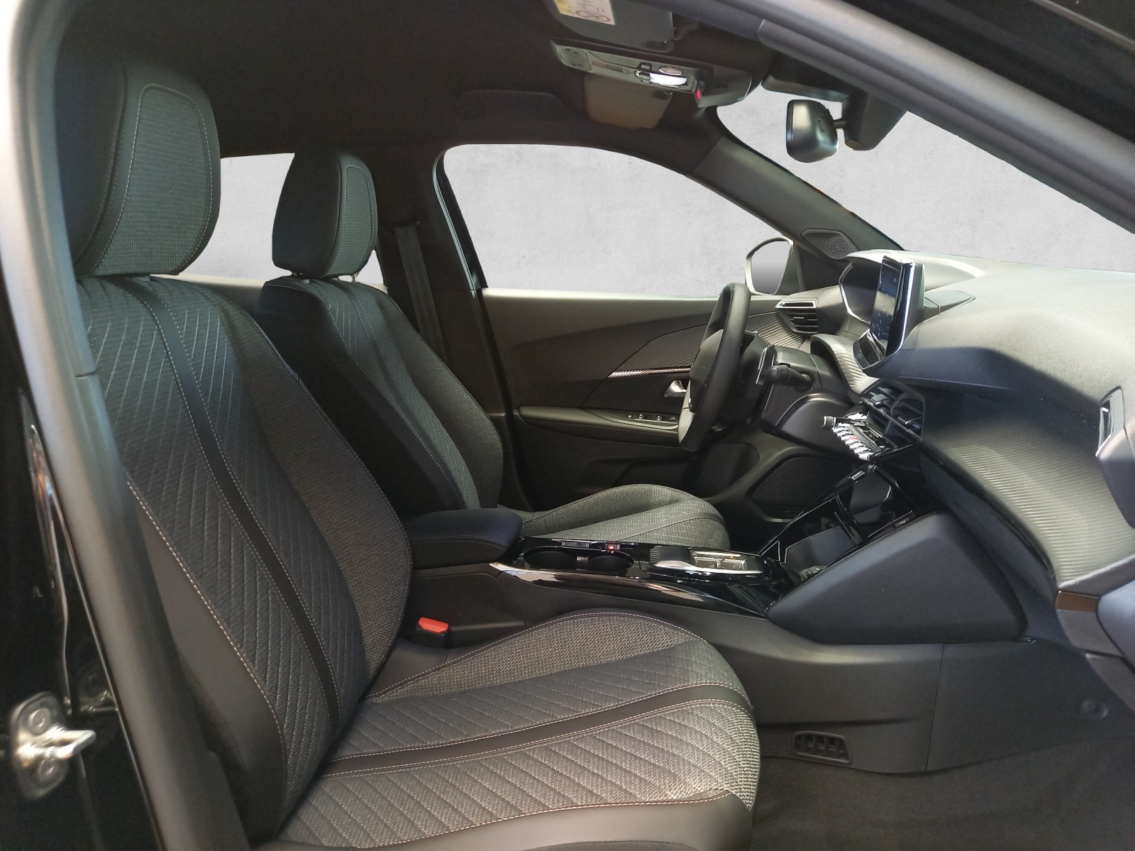 PEUGEOT 2008 1.2 Hybrid Allure Premium-image-13
