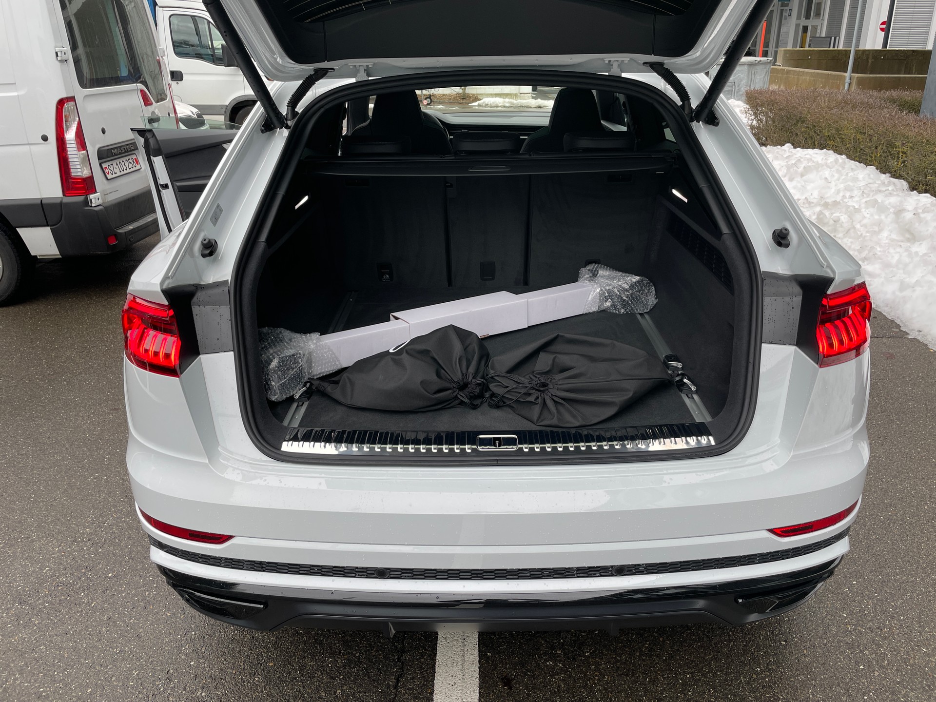 AUDI Q8 60 TFSI e quattro PHEV tiptronic-image-5