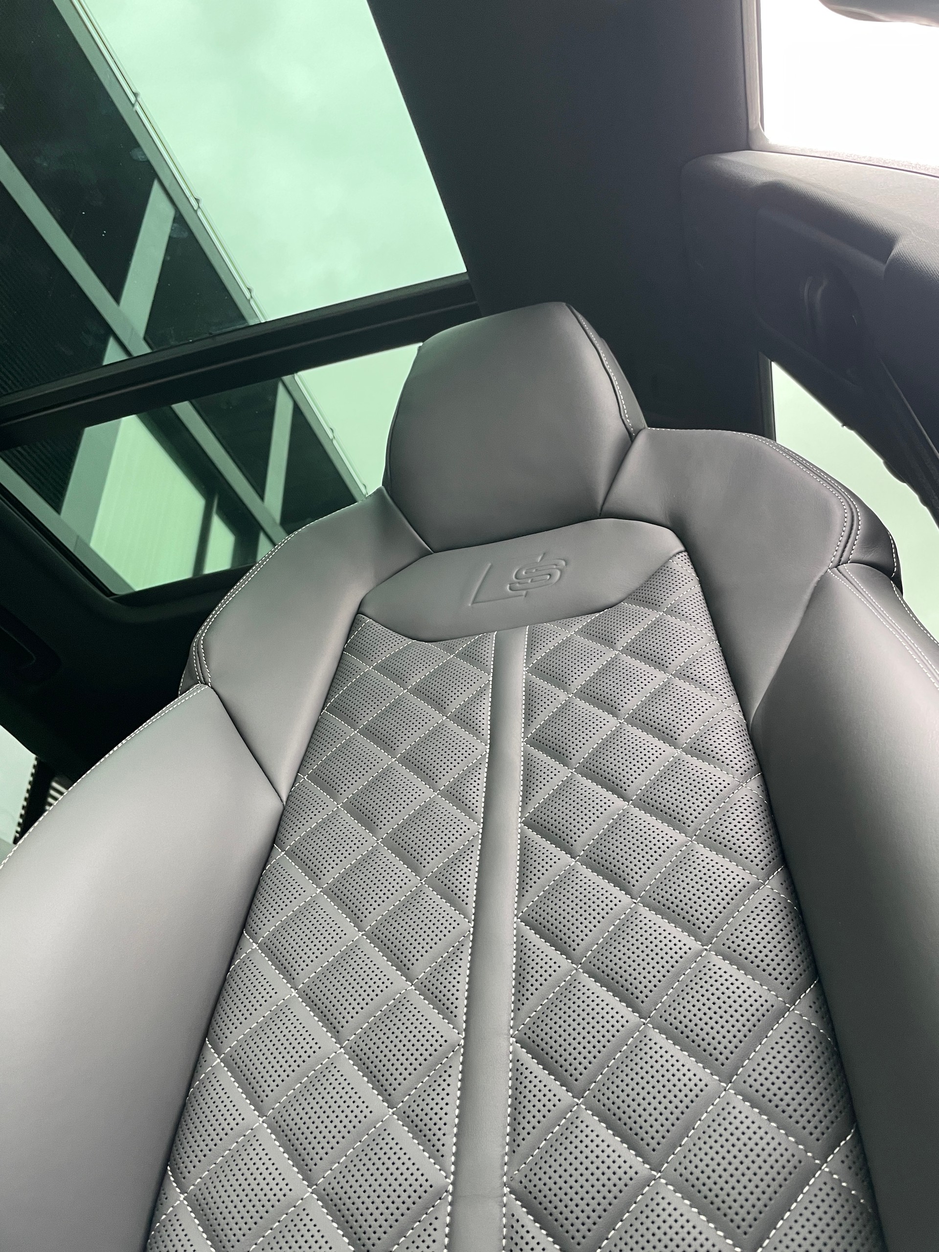 AUDI Q8 60 TFSI e quattro PHEV tiptronic-image-12
