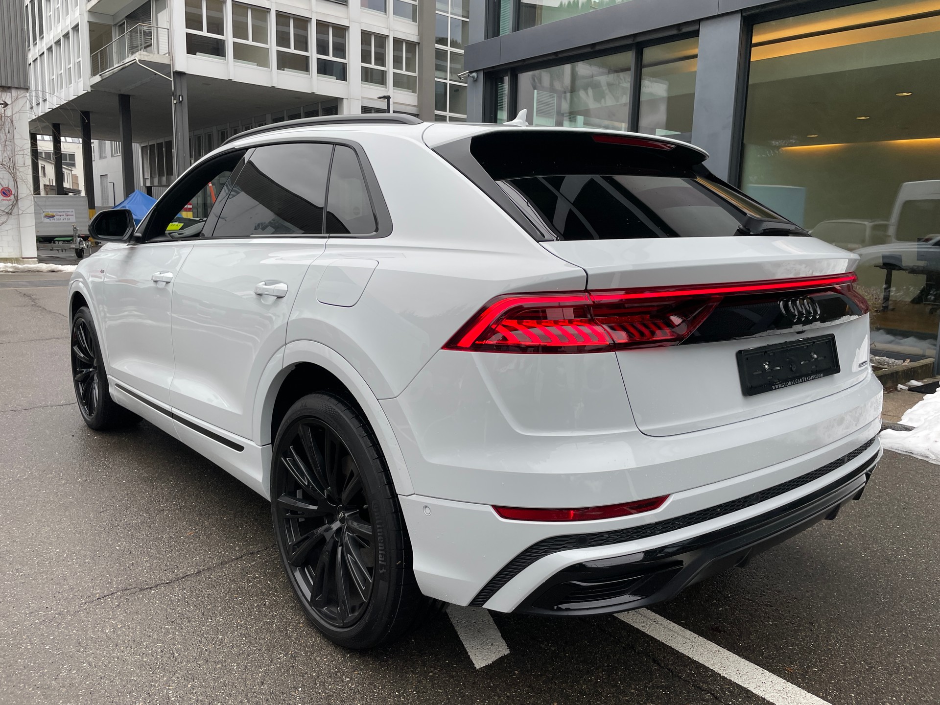 AUDI Q8 60 TFSI e quattro PHEV tiptronic-image-6