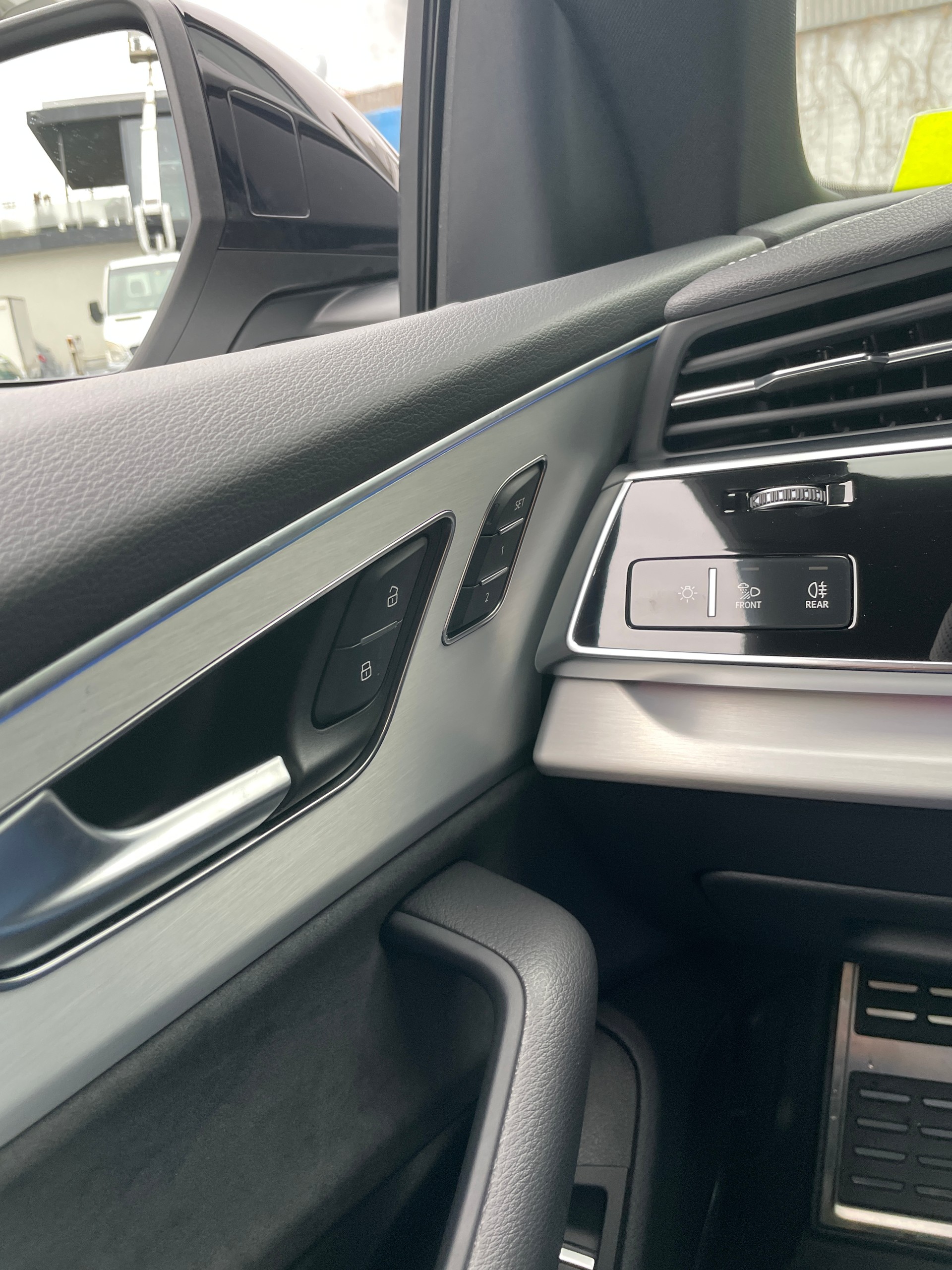 AUDI Q8 60 TFSI e quattro PHEV tiptronic-image-23