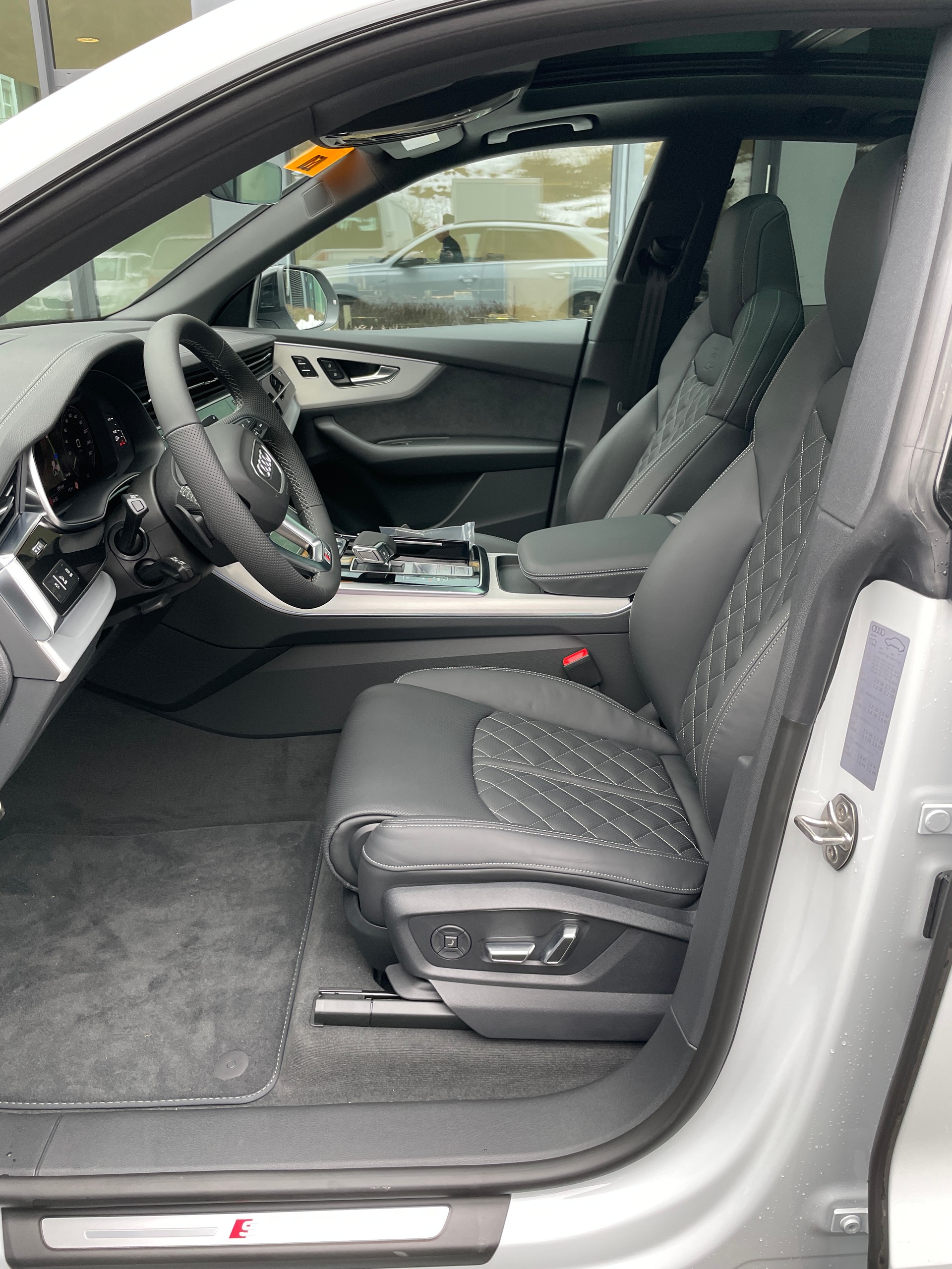 AUDI Q8 60 TFSI e quattro PHEV tiptronic-image-10