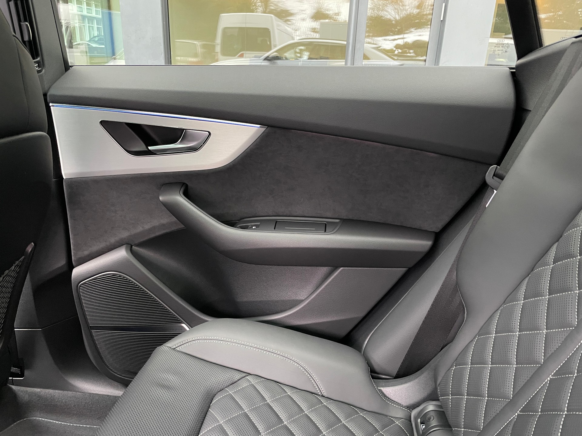 AUDI Q8 60 TFSI e quattro PHEV tiptronic-image-15