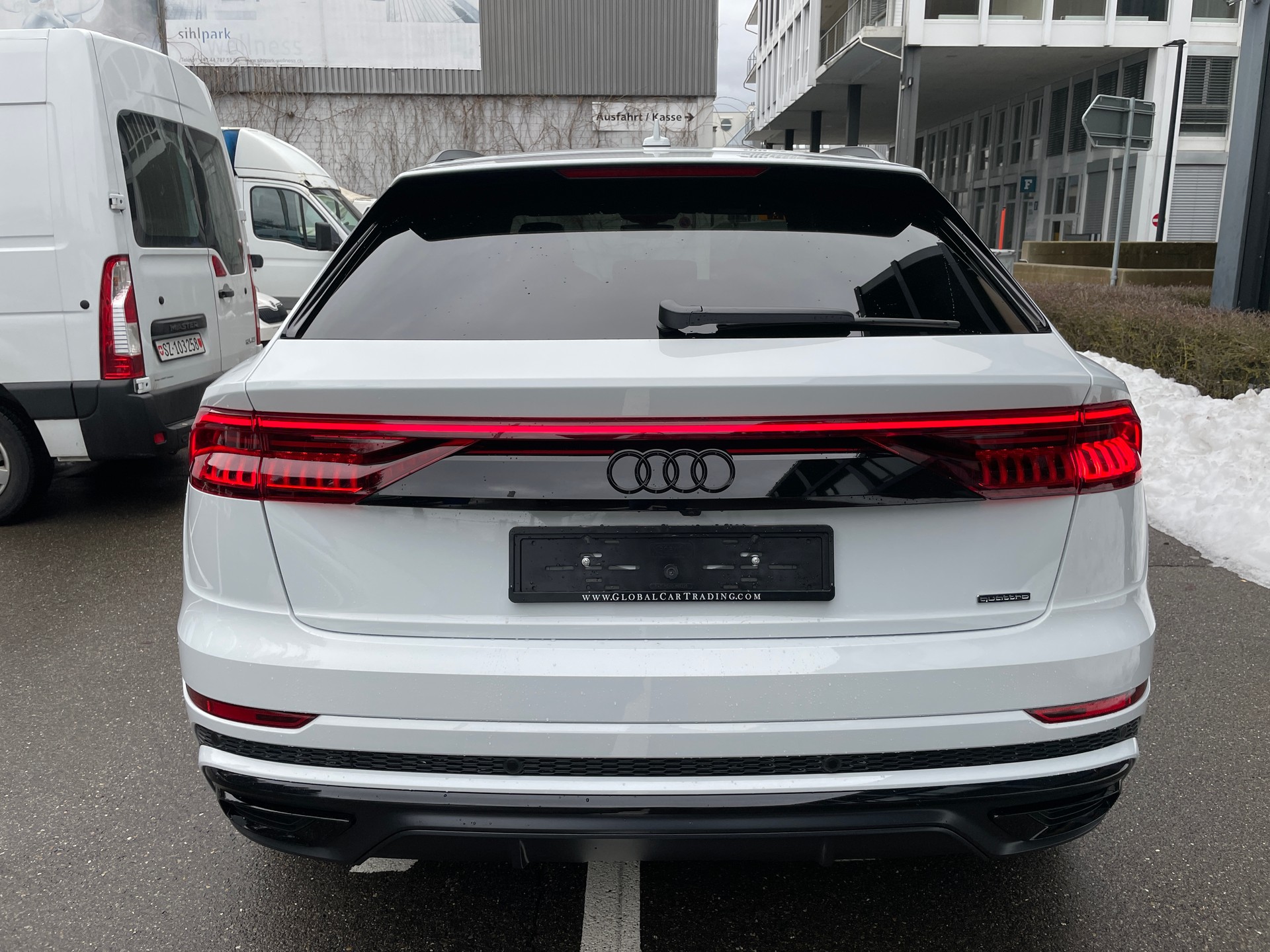 AUDI Q8 60 TFSI e quattro PHEV tiptronic-image-4