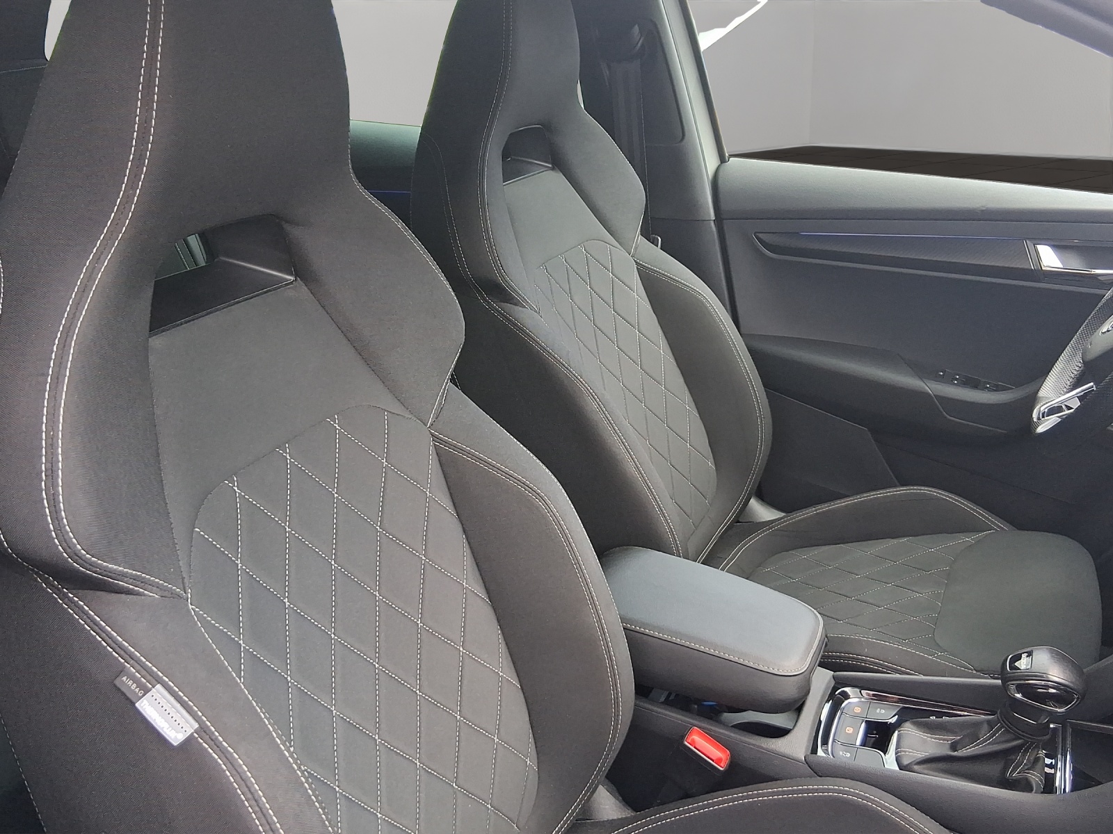 SKODA Karoq 1.5 TSI ACT SportLine DSG-image-17