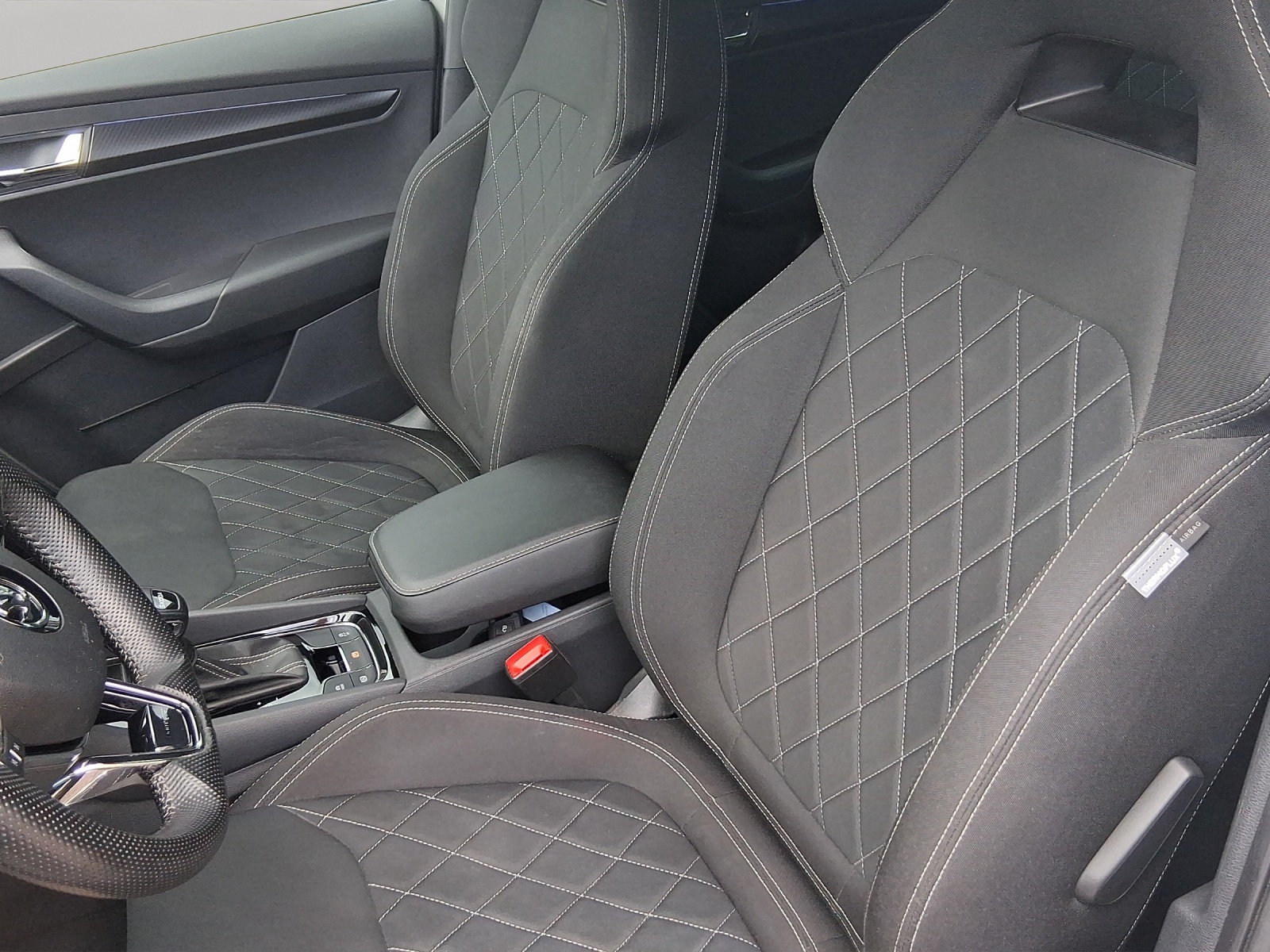 SKODA Karoq 1.5 TSI ACT SportLine DSG-image-8