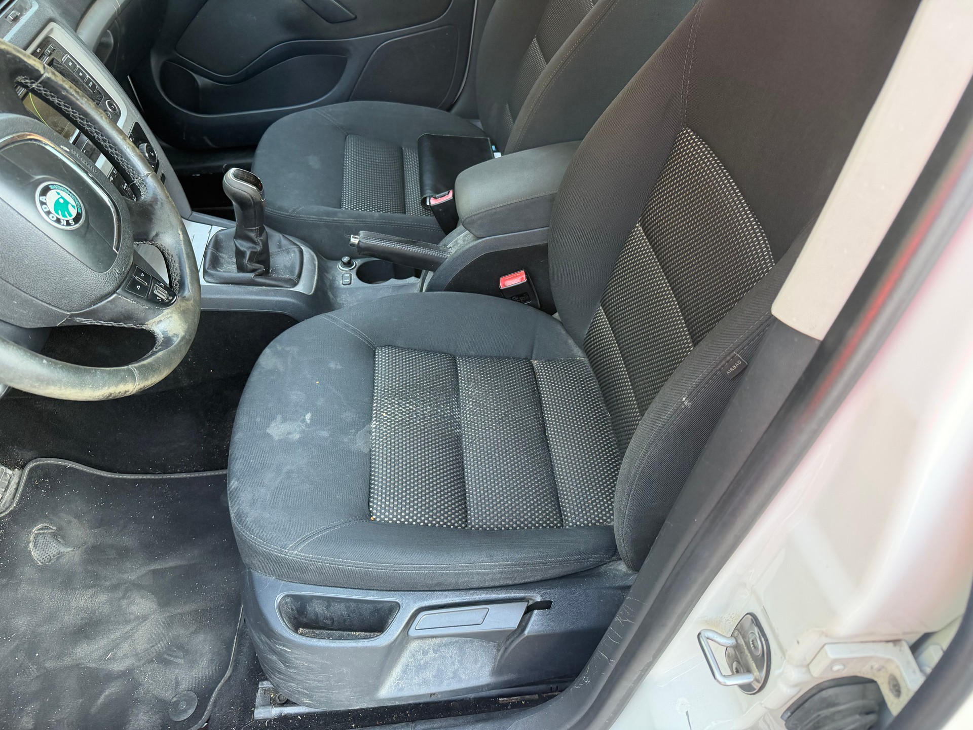 SKODA Octavia Combi 1.8 TSI Ambition 4x4-image-5