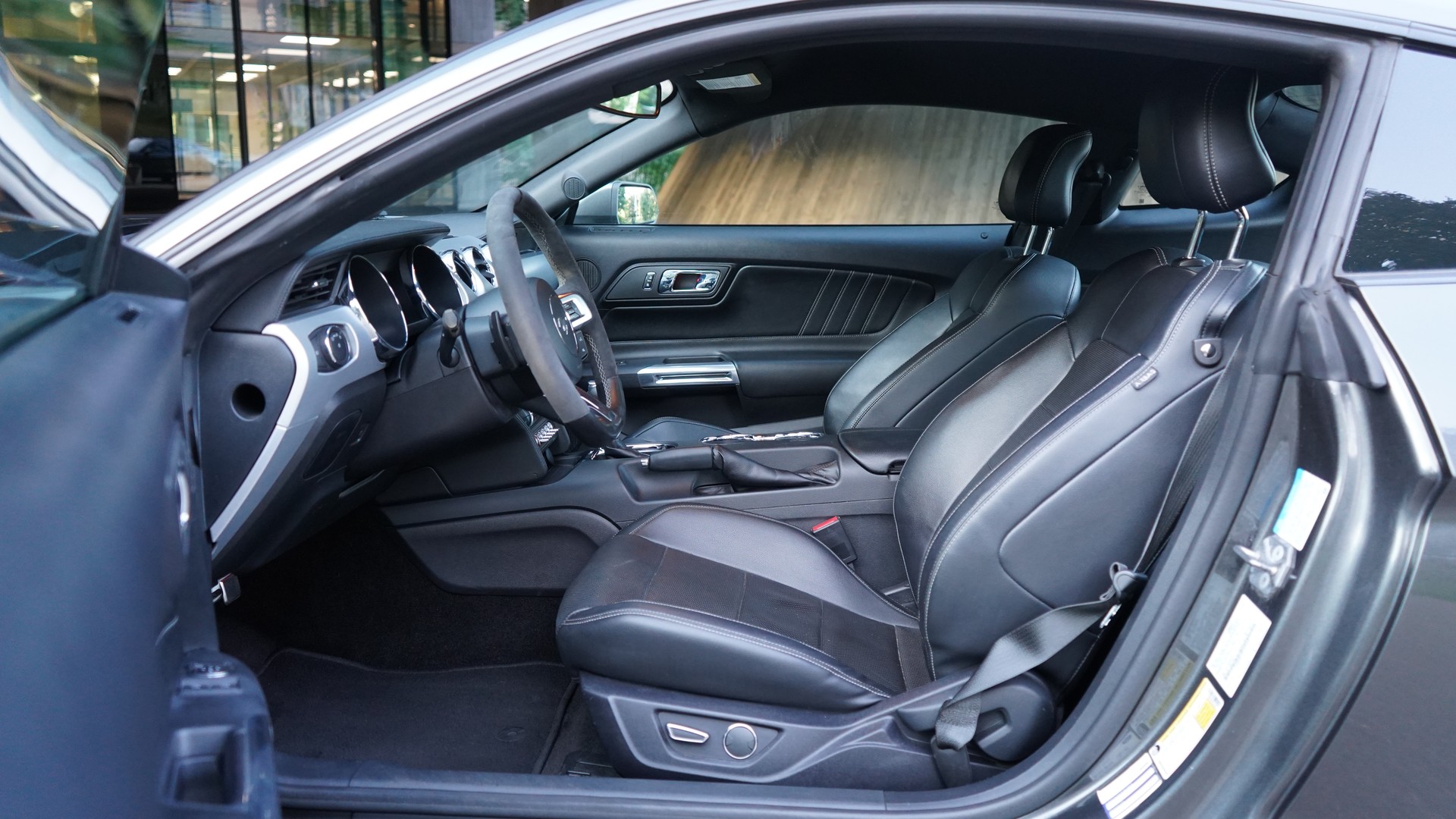 FORD Mustang Fastback 5.0 V8 GT Automat-image-6