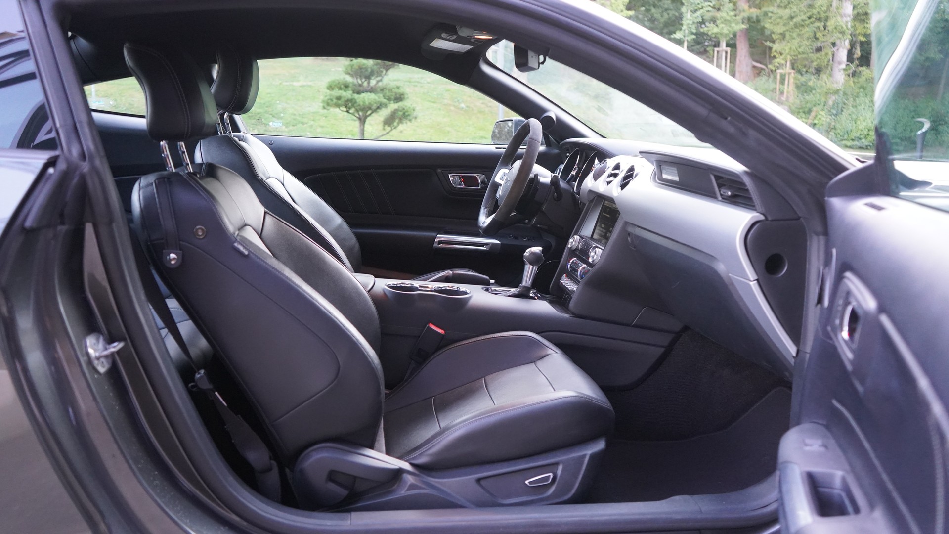 FORD Mustang Fastback 5.0 V8 GT Automat-image-14