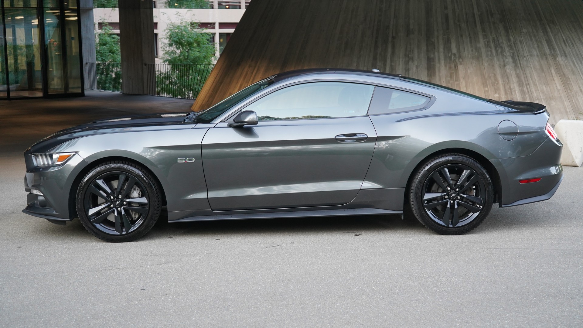 FORD Mustang Fastback 5.0 V8 GT Automat-image-5