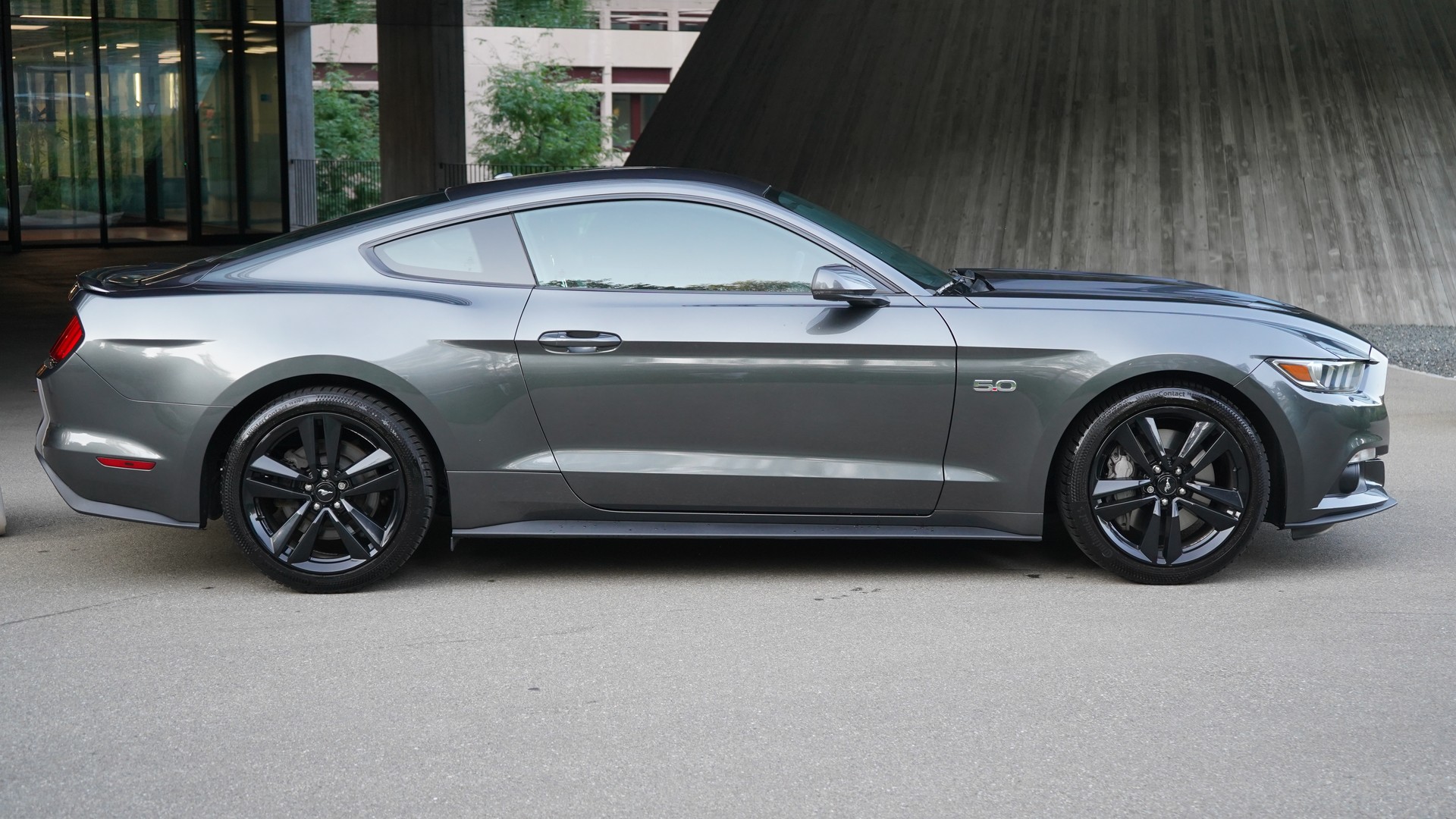 FORD Mustang Fastback 5.0 V8 GT Automat-image-3