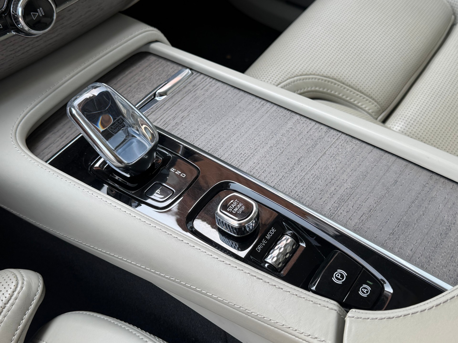 VOLVO XC90 T8 eAWD Inscription Geartronic-image-5