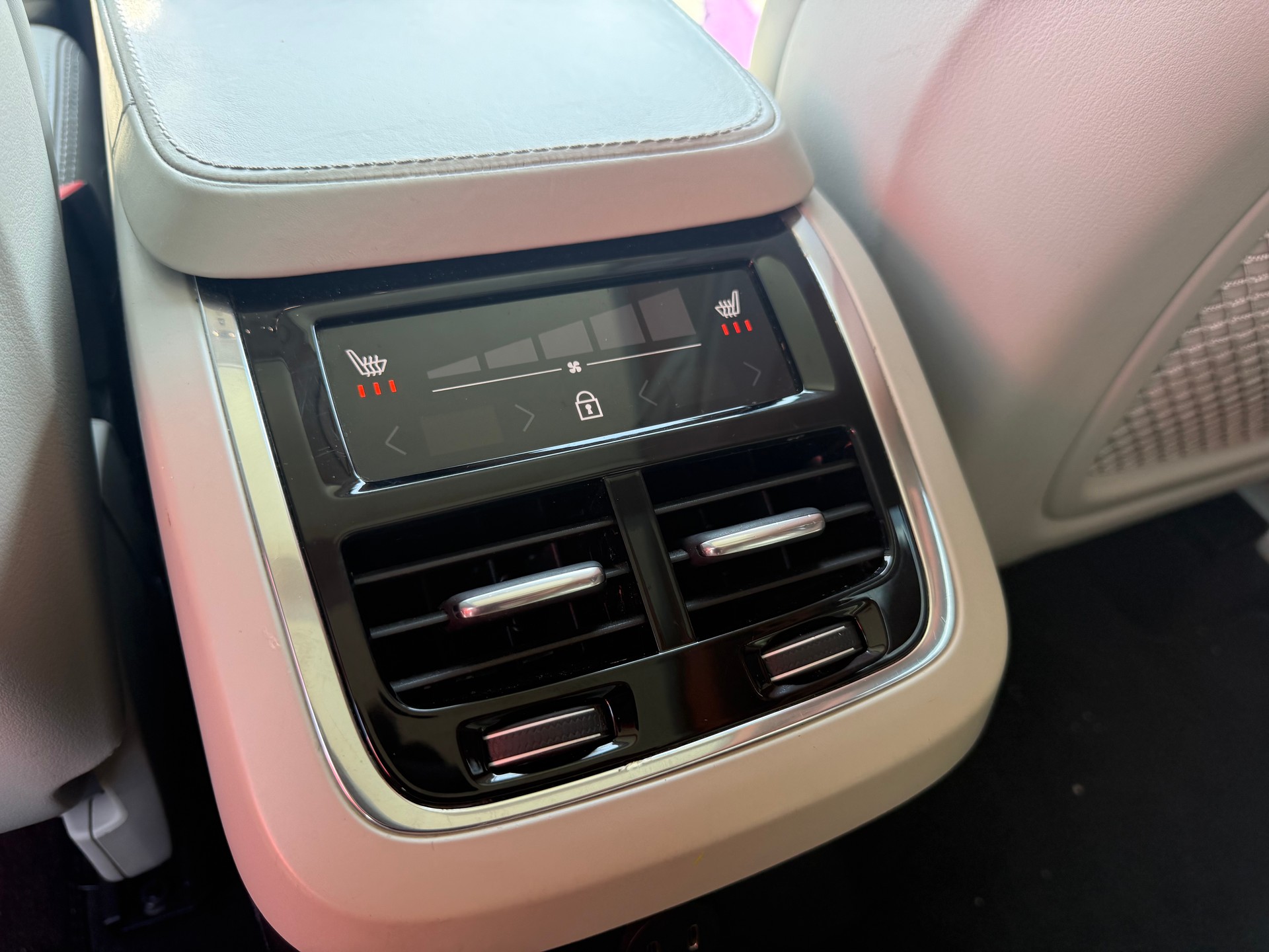 VOLVO XC90 T8 eAWD Inscription Geartronic-image-10