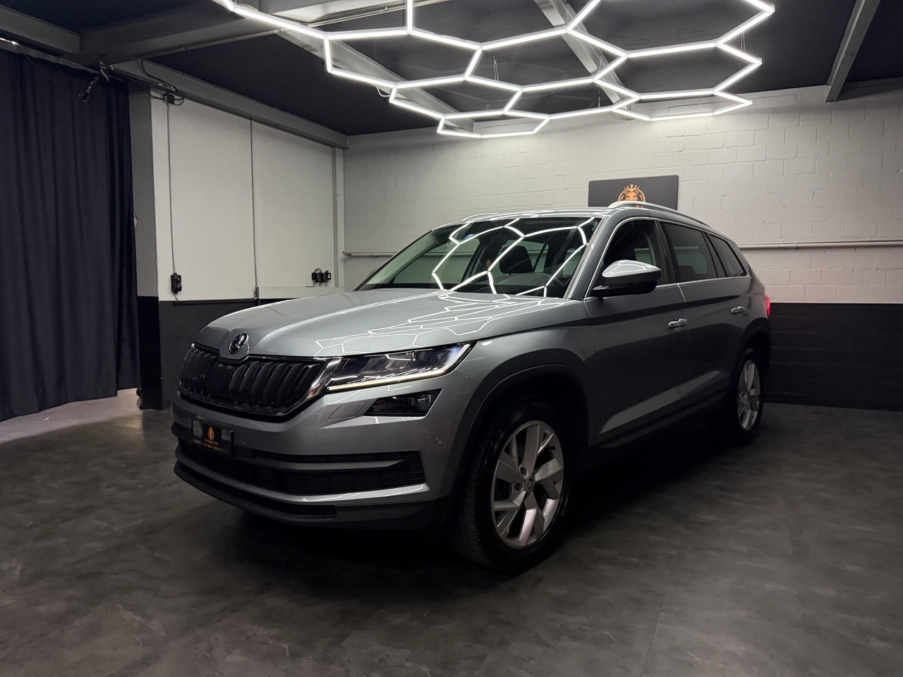 SKODA Kodiaq 1.5 TSI ACT Ambition | AHK 1.8T | Rückfahrkamera-image-2