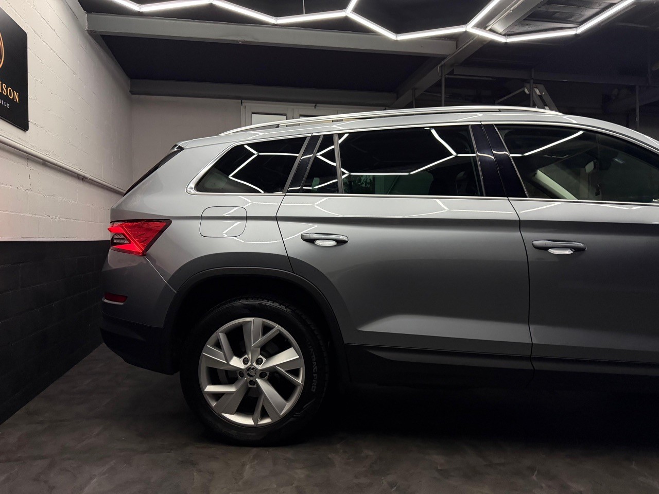 SKODA Kodiaq 1.5 TSI ACT Ambition | AHK 1.8T | Rückfahrkamera-image-4